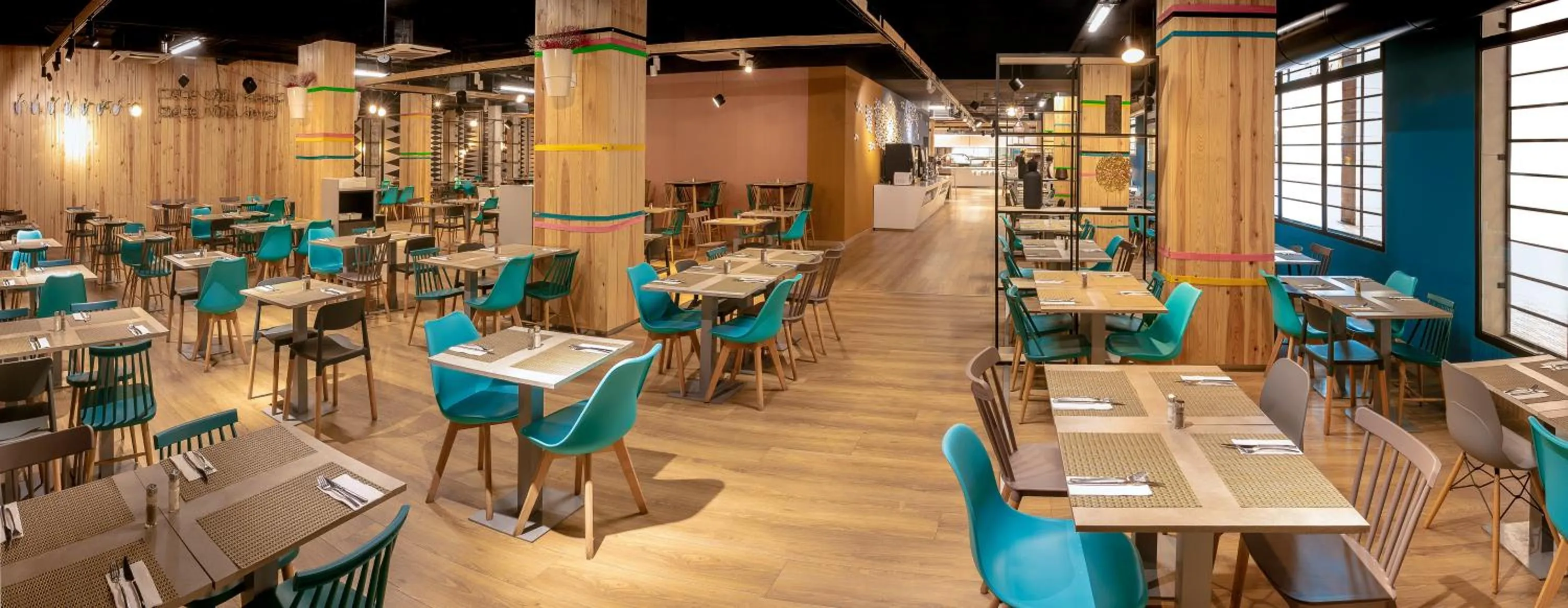 Restaurant/places to eat in Hotel Olympus