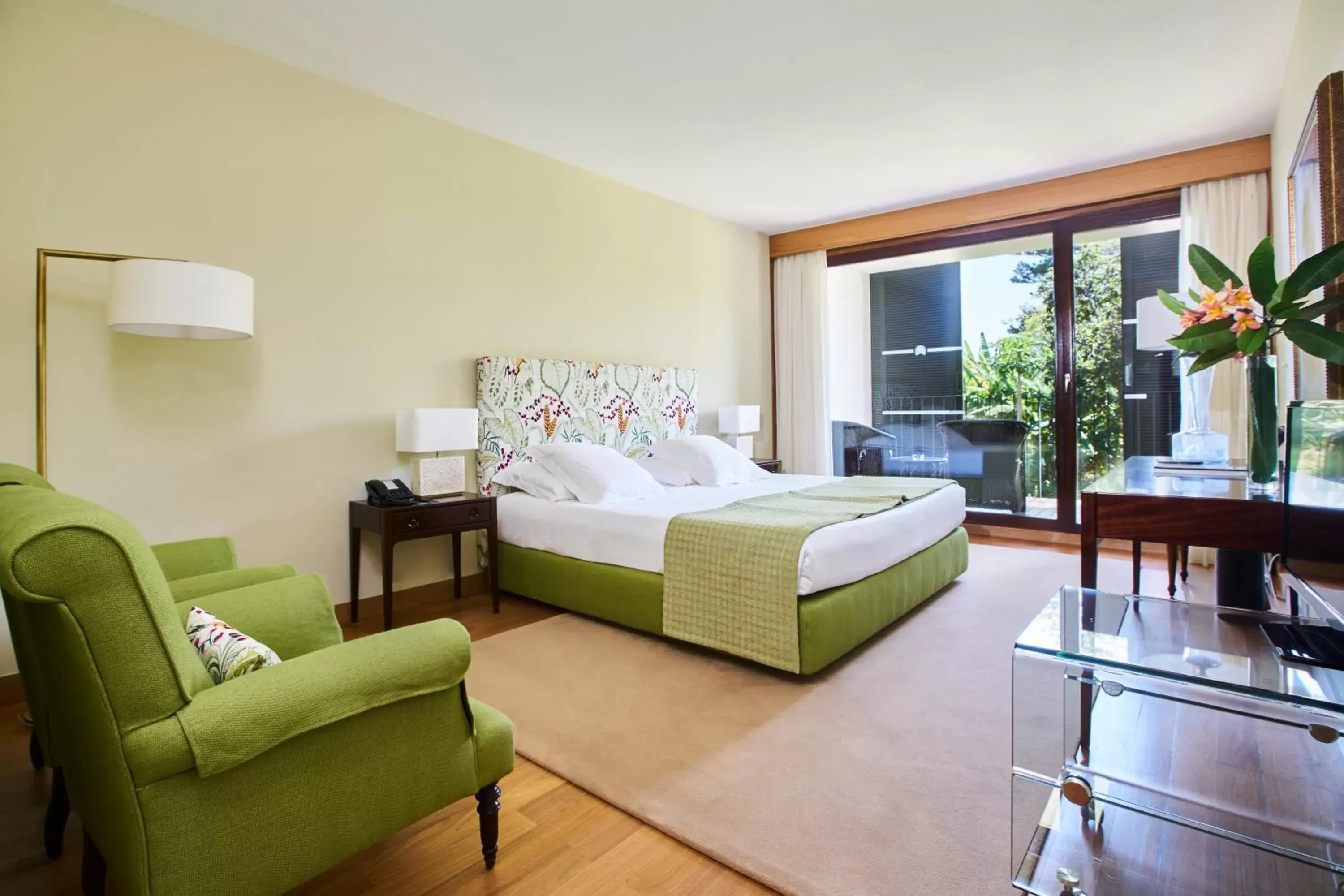 Deluxe Suite with Garden View in Quinta da Casa Branca - Small Luxury Hotels of the World Deluxe Suite with Garden View in Quinta da Casa Branca - Small Luxury Hotels of the World