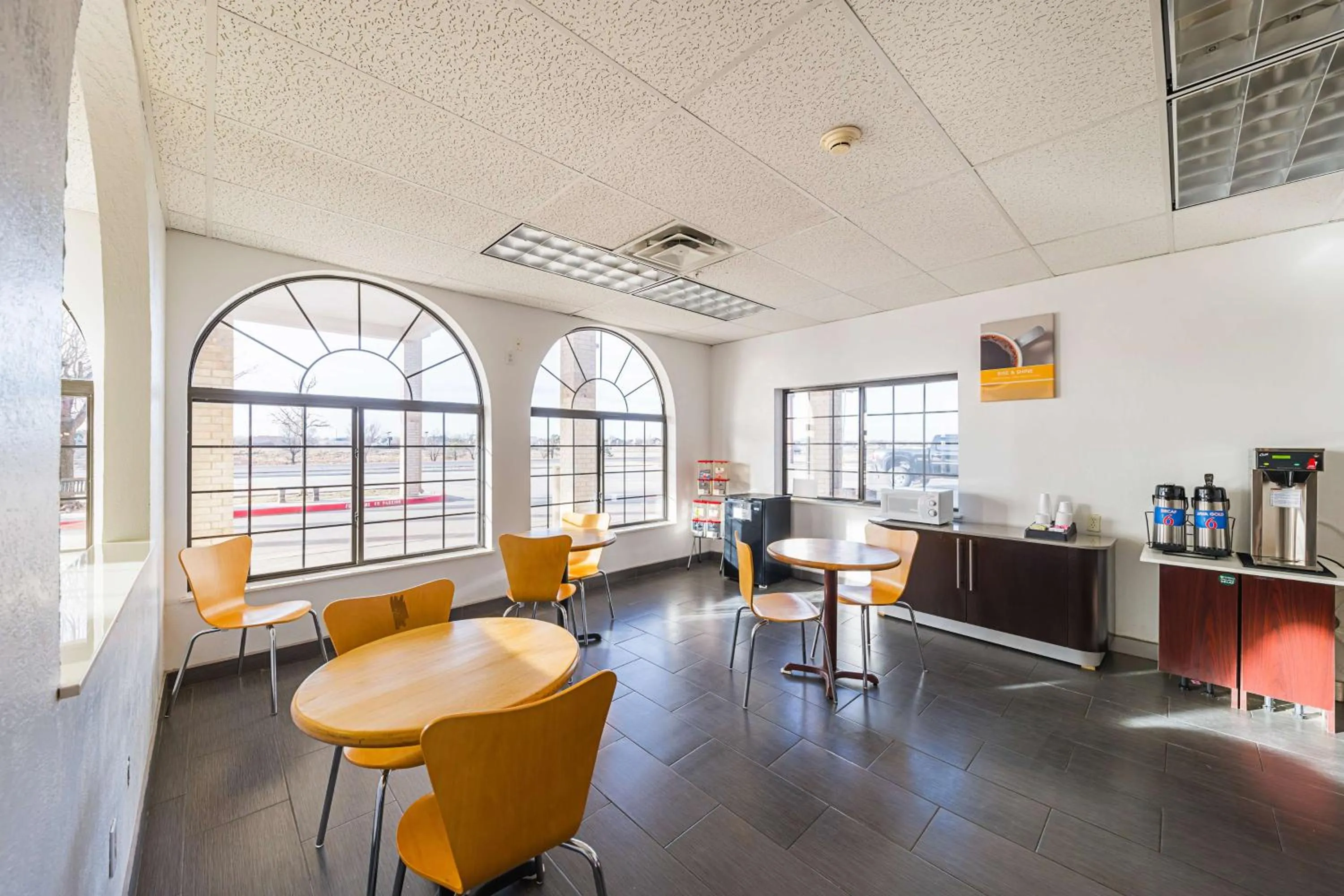 Restaurant/places to eat in Motel 6-Amarillo, TX