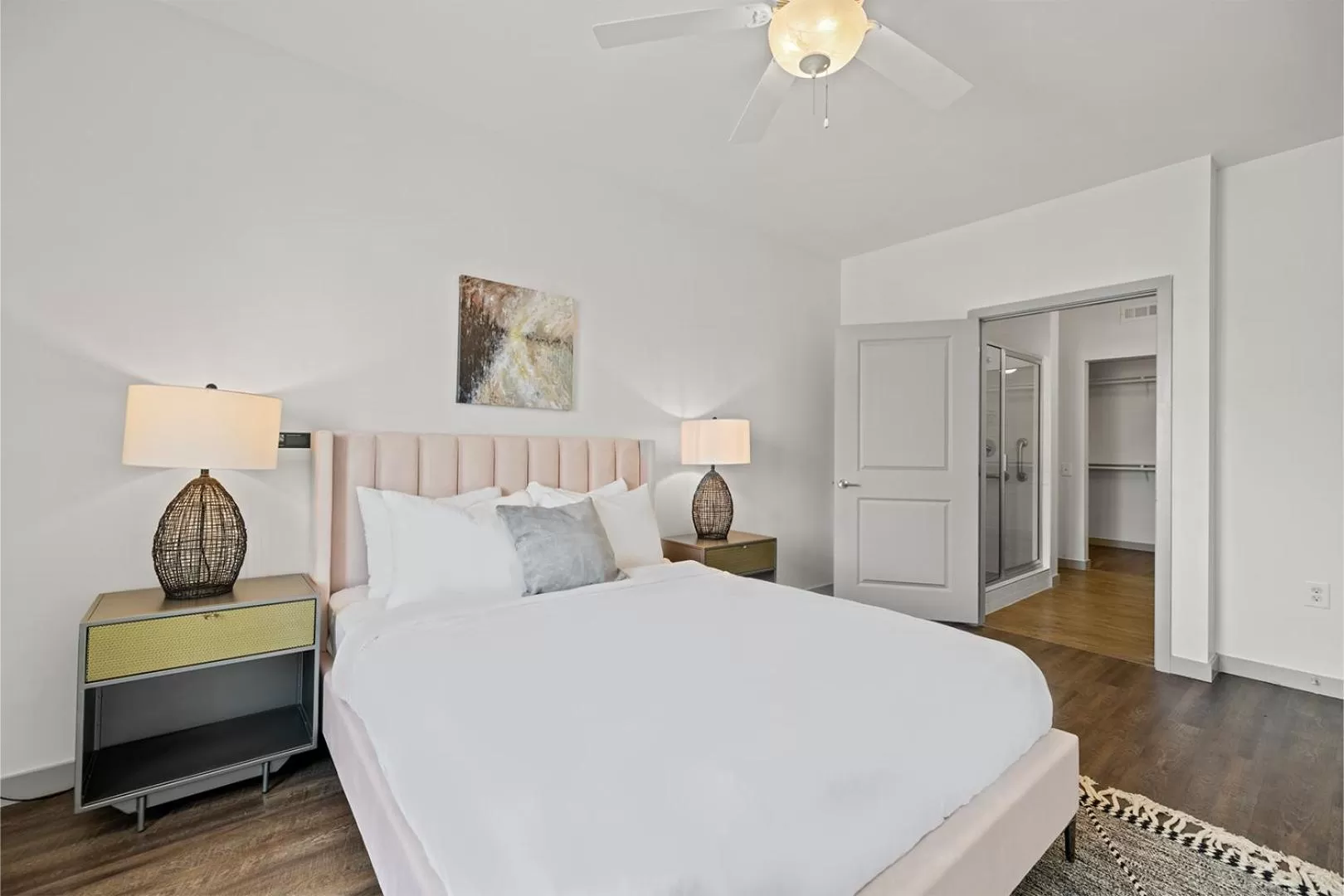 Photo of the whole room, Bed in Placemakr Music Row - Vanderbilt