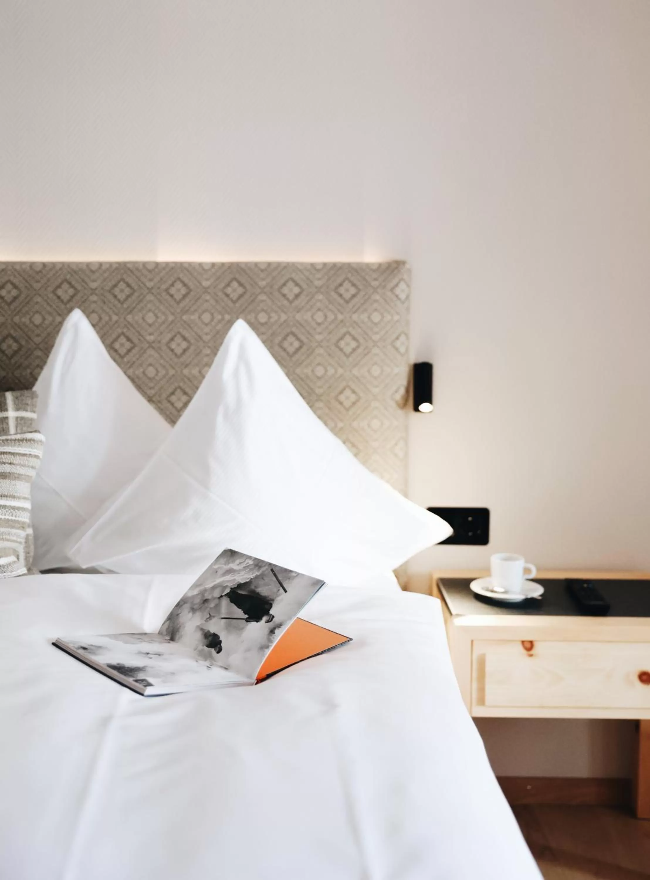 Bedroom, Bed in Hotel Steinbock Pontresina