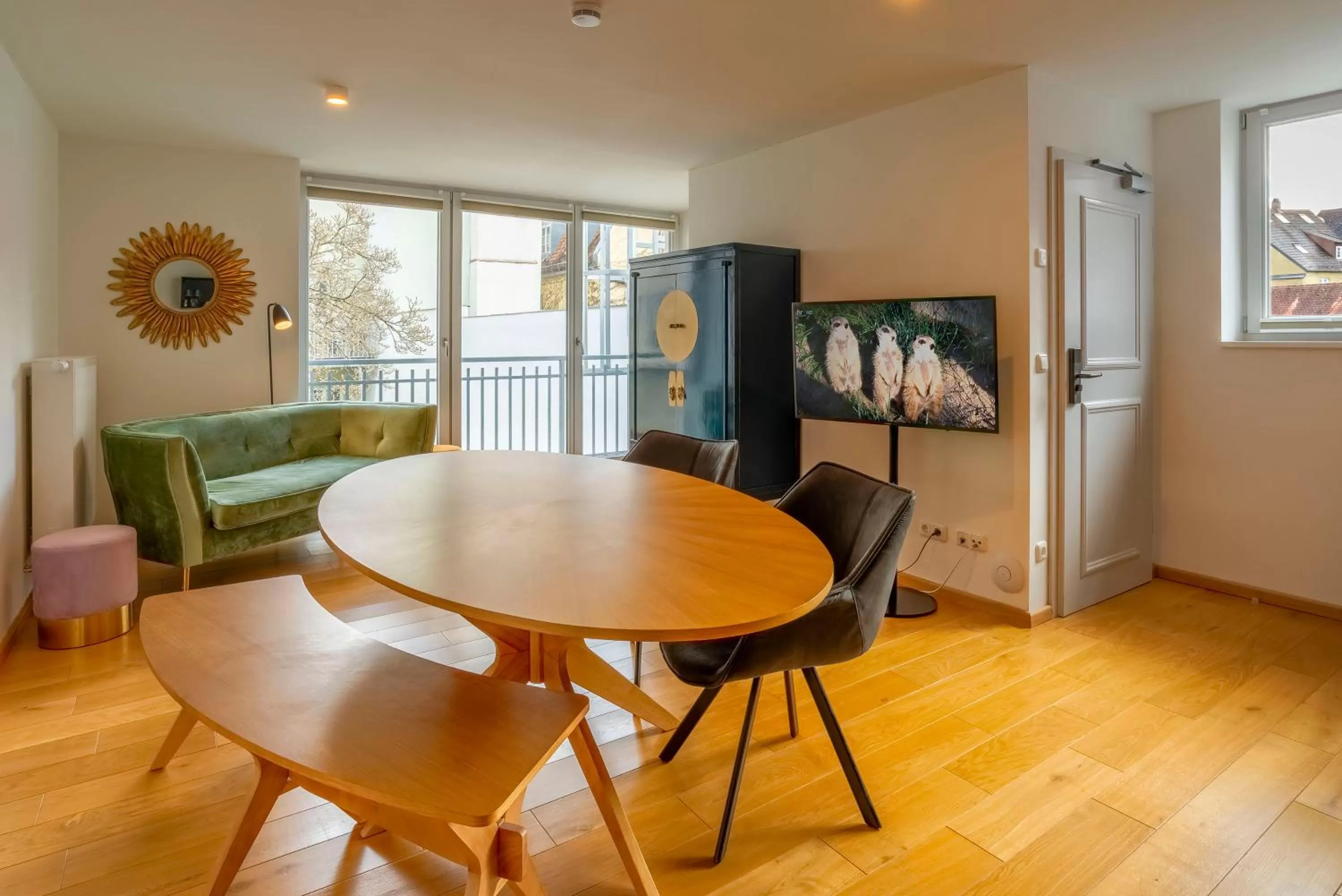 Dining area in ANA Living Augsburg City Center by Arthotel ANA - Self-Service-Hotel