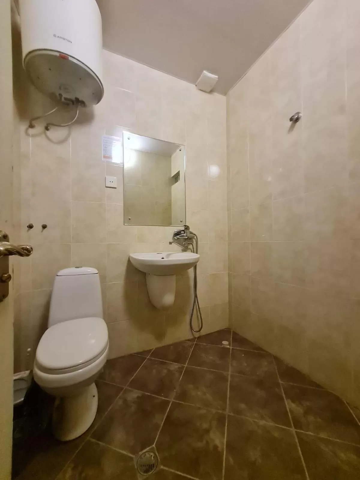 Shower in Piano Hotel