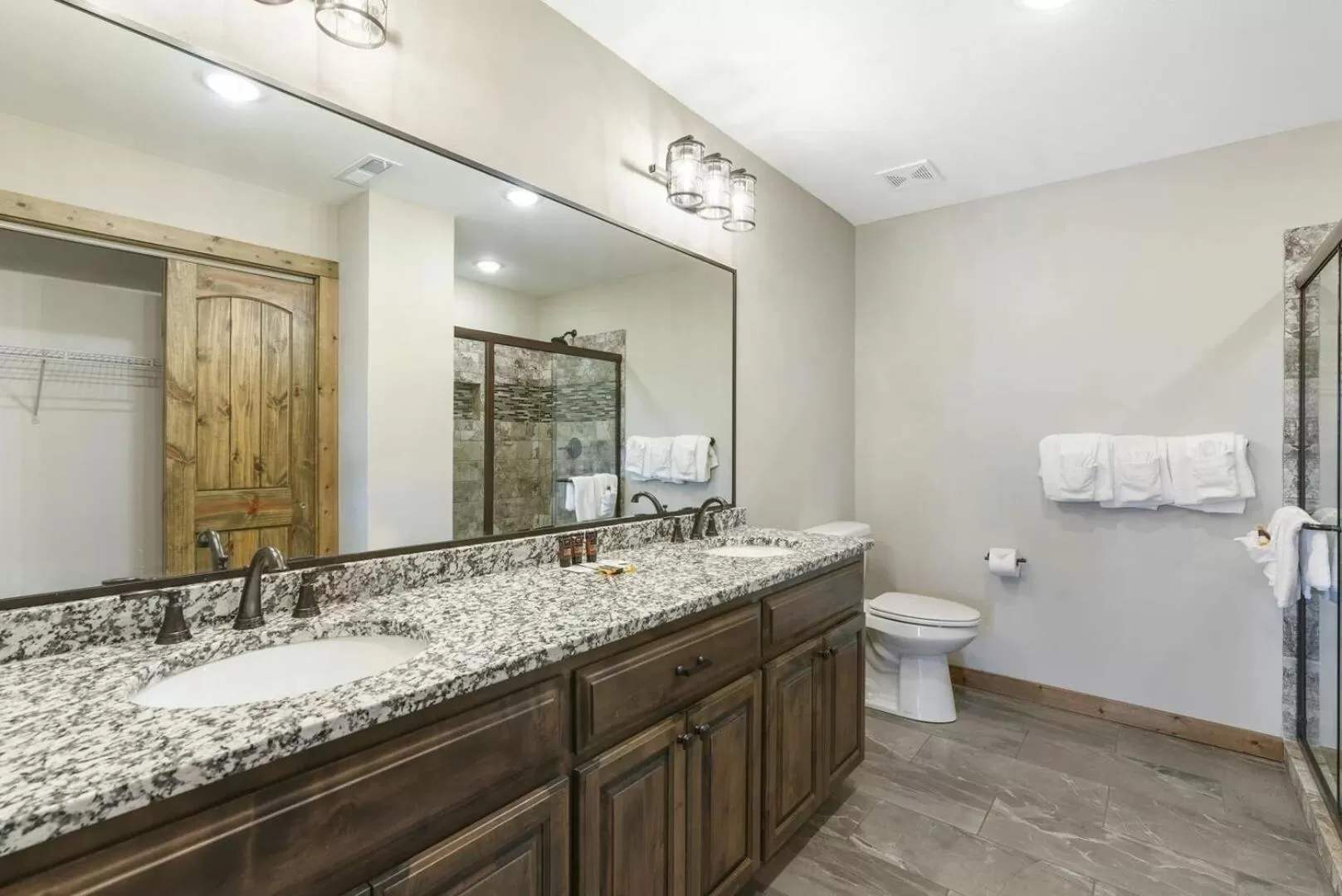 Bathroom in Table Rock Resorts at Indian Point