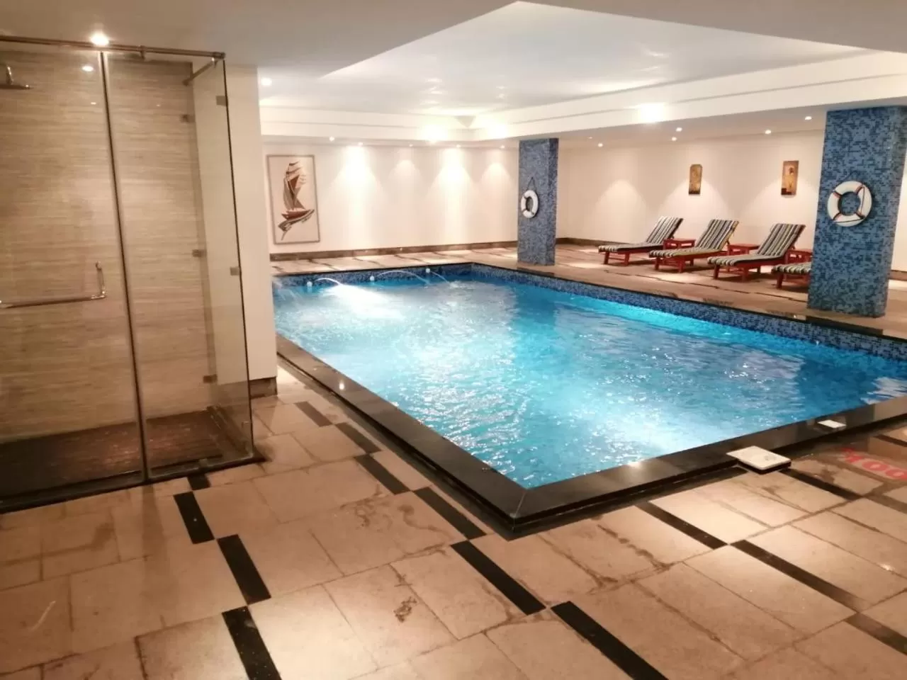 Swimming pool in Aber Al Sahafa