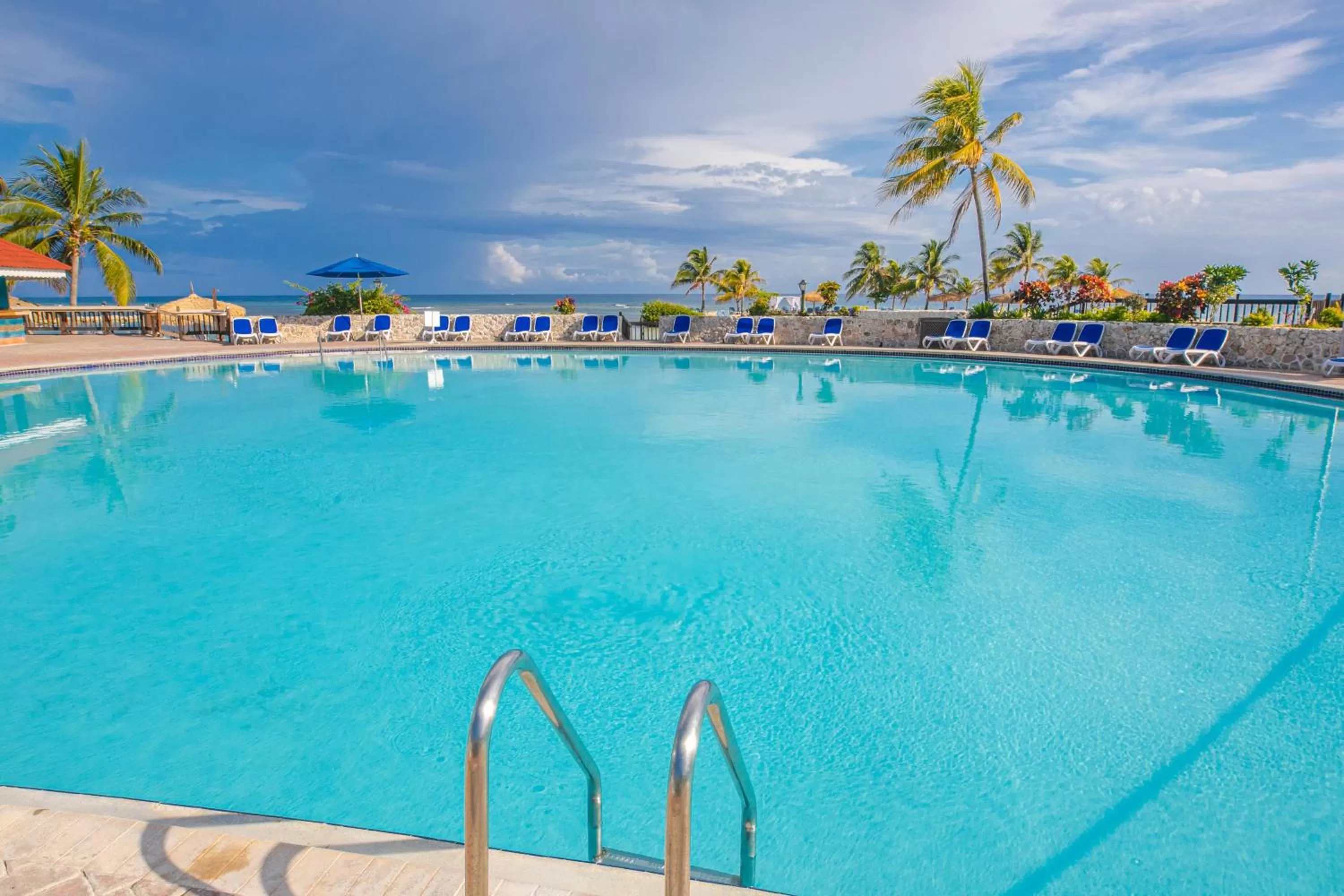 Swimming Pool in Holiday Inn Resort Montego Bay All Inclusive, an IHG Hotel