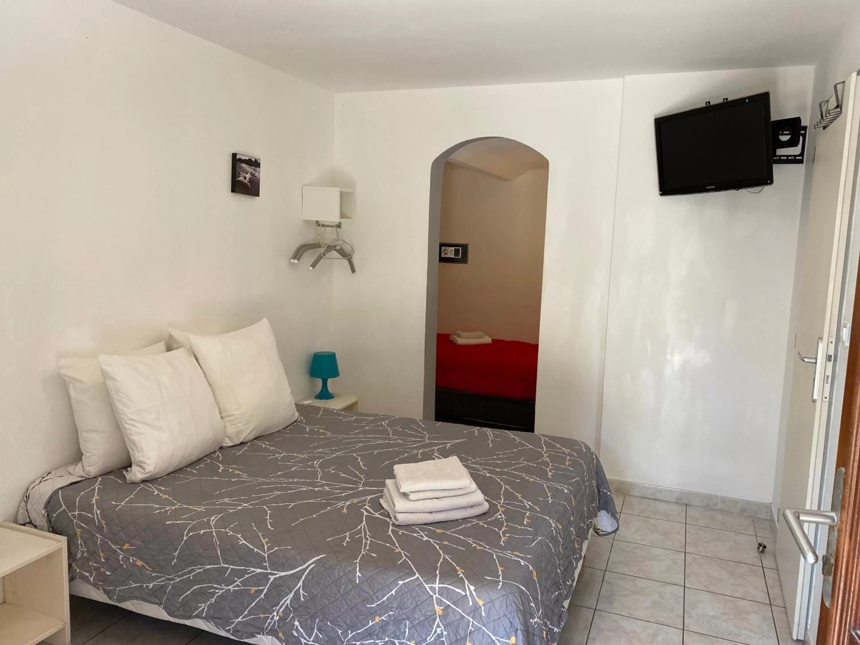 Bed in LOGIS Hôtel Restaurant La Chaumière