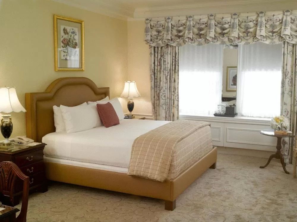 Photo of the whole room, Bed in The Sherry Netherland