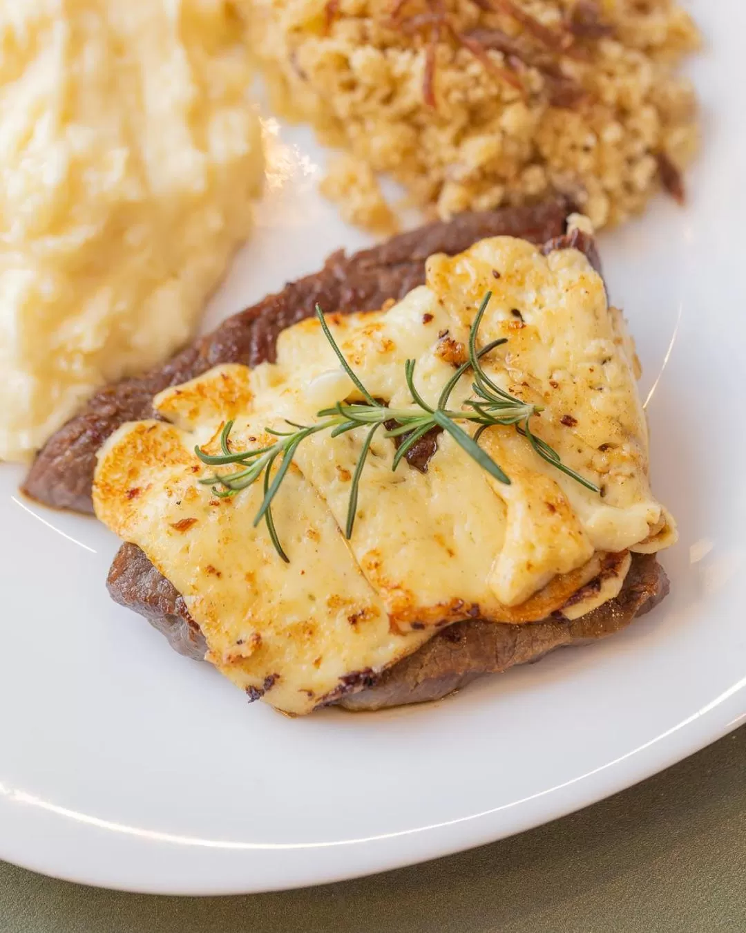 Restaurant/places to eat in Ritz Suites Grand Hotel Boutique