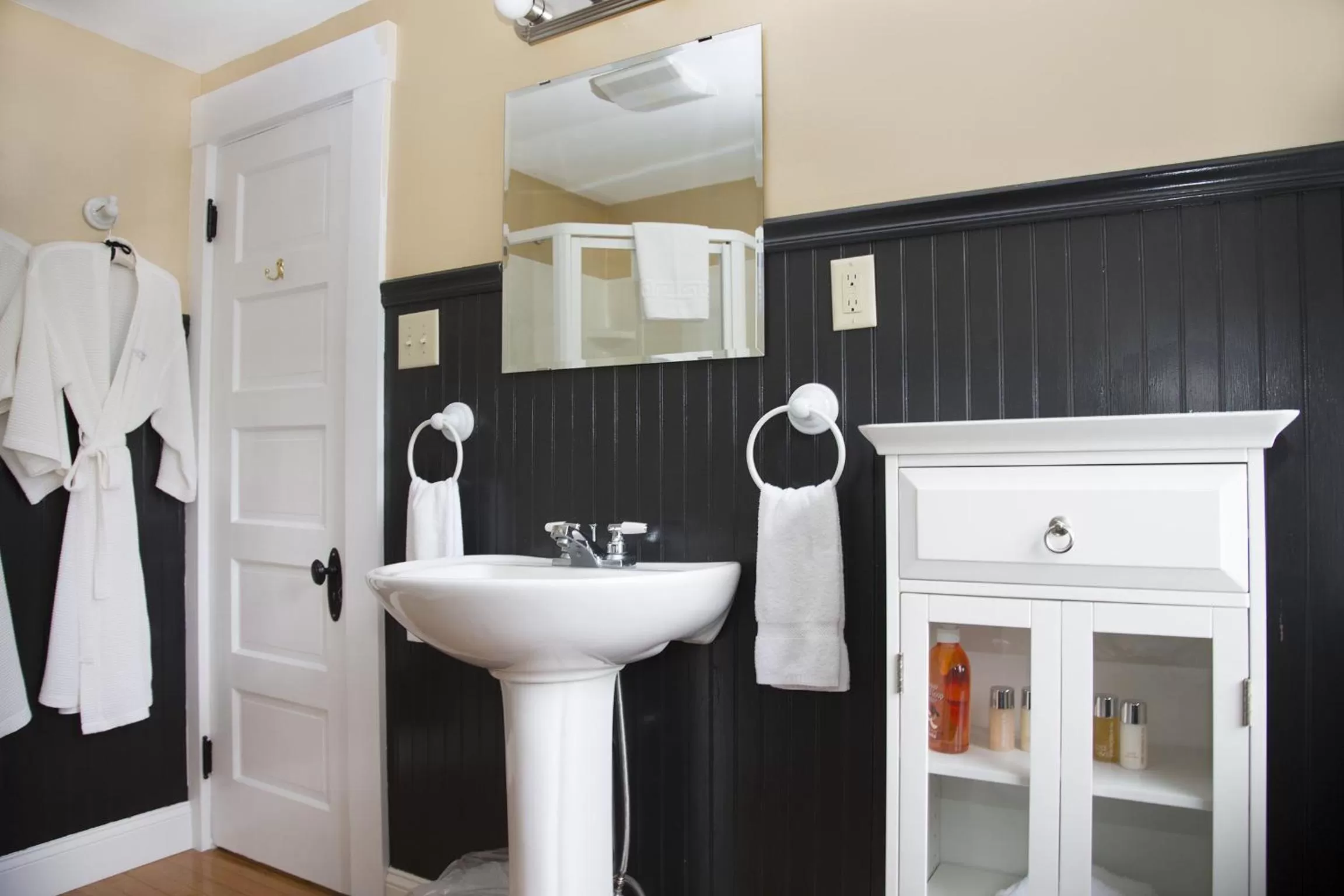 Bathroom in Glynn House Inn