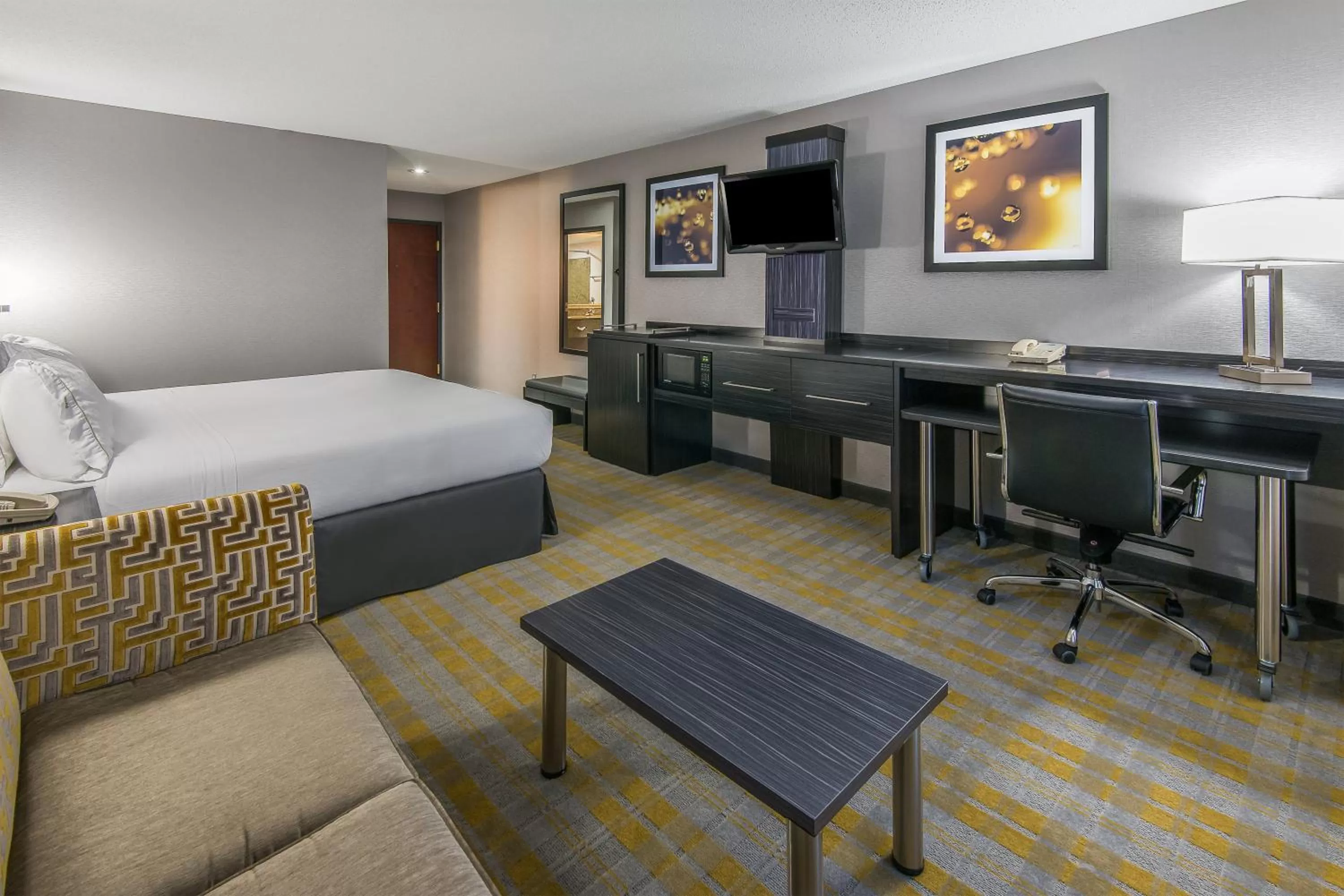 Photo of the whole room, Bed in Holiday Inn Express & Suites Cooperstown by IHG