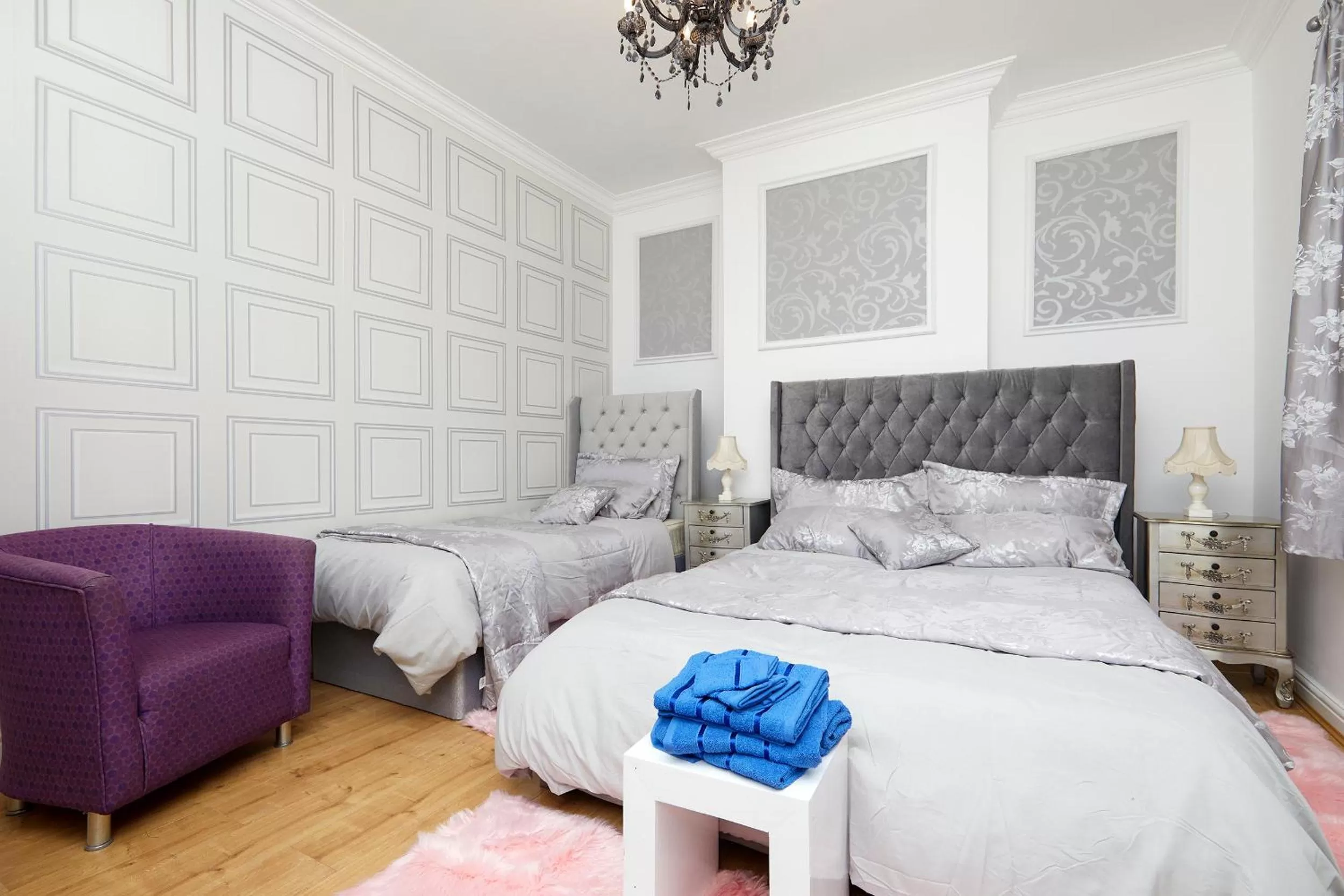 Photo of the whole room, Bed in Parkside Lodge