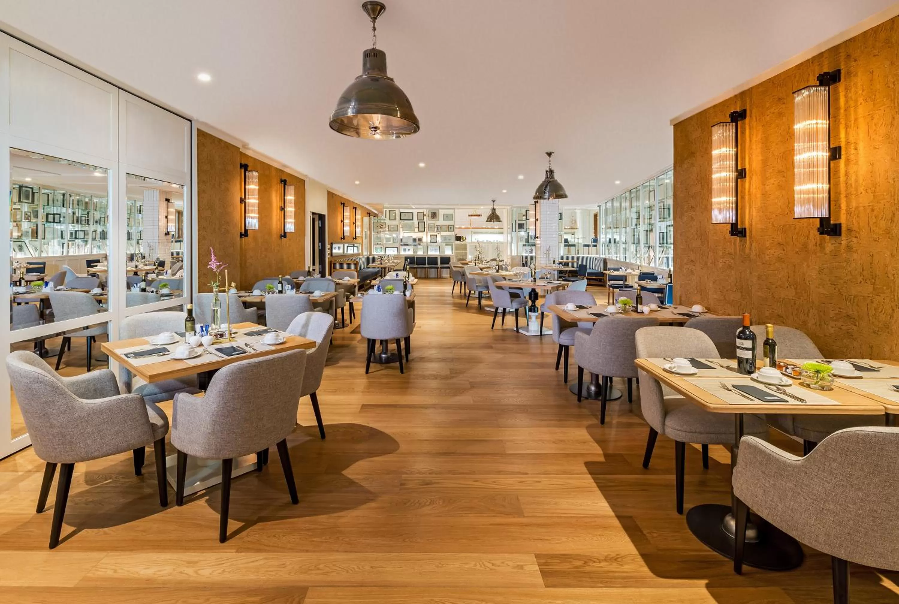 Restaurant/places to eat in H10 Puerta de Alcalá 4 Sup