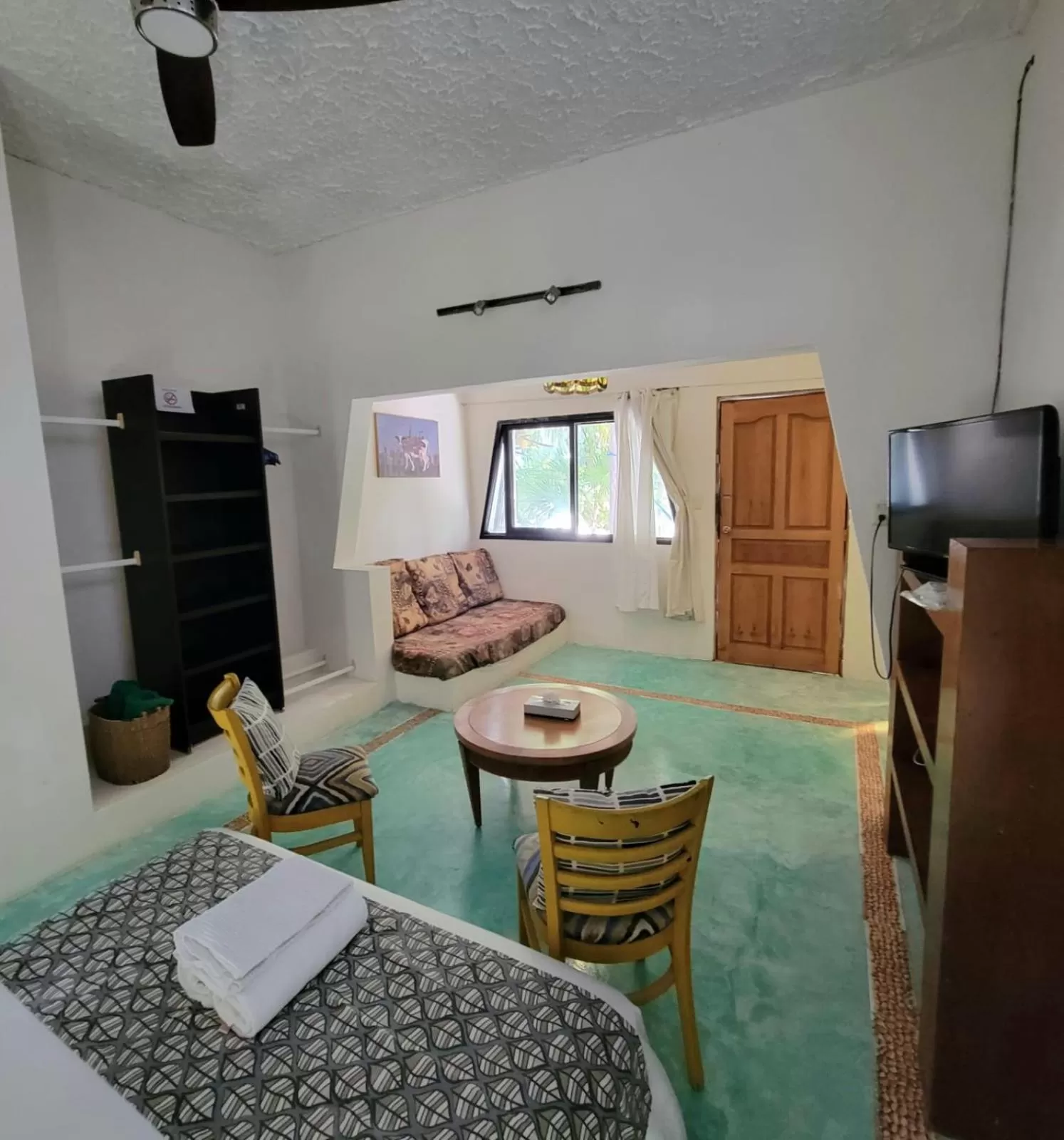 Photo of the whole room, Bed in Maria's Kan Kin