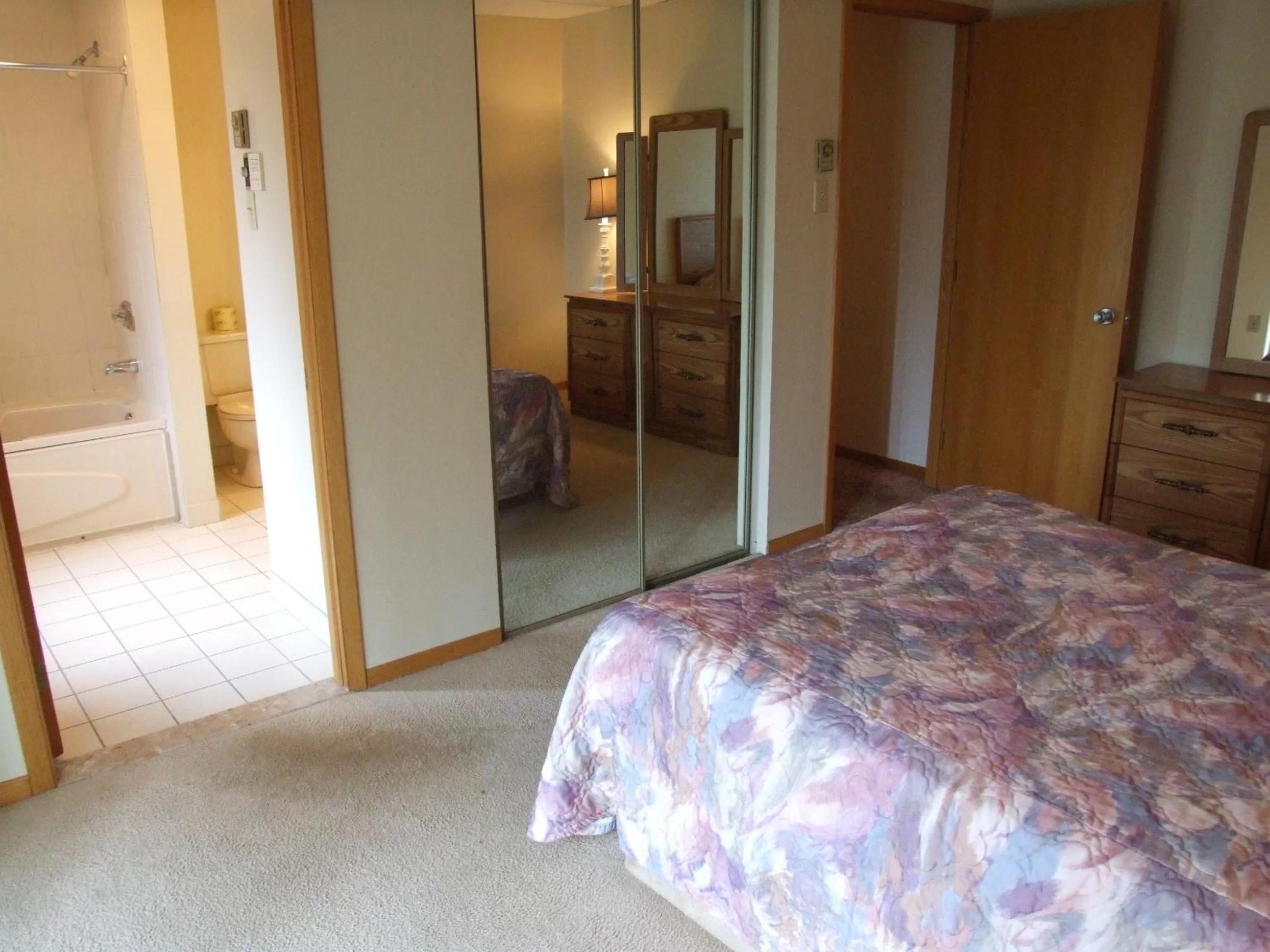 Bed in Hotellerie Jardins de Ville