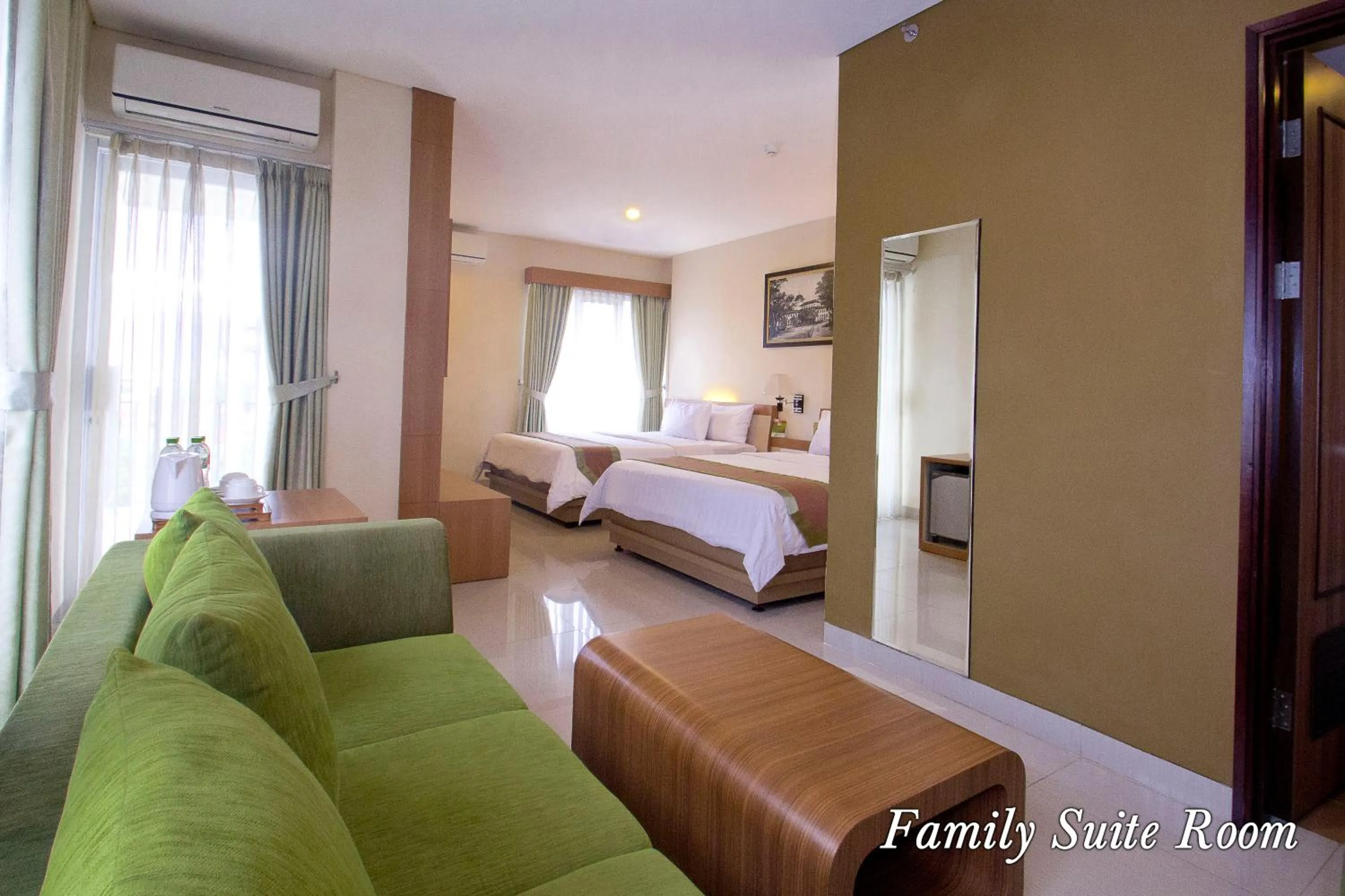 Photo of the whole room, Bed in De Batara Hotel