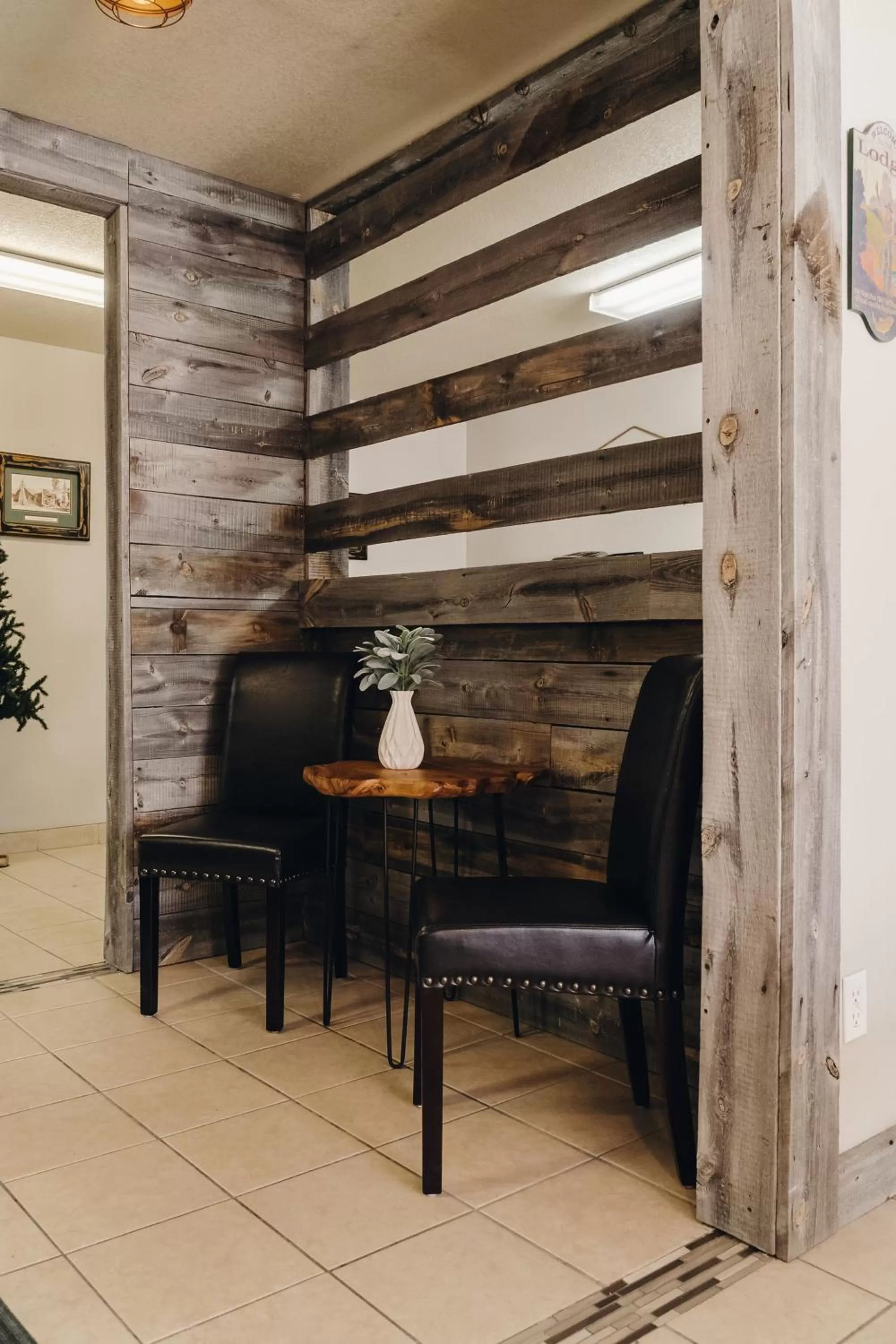 Seating Area in Vintage Lakeside Inn
