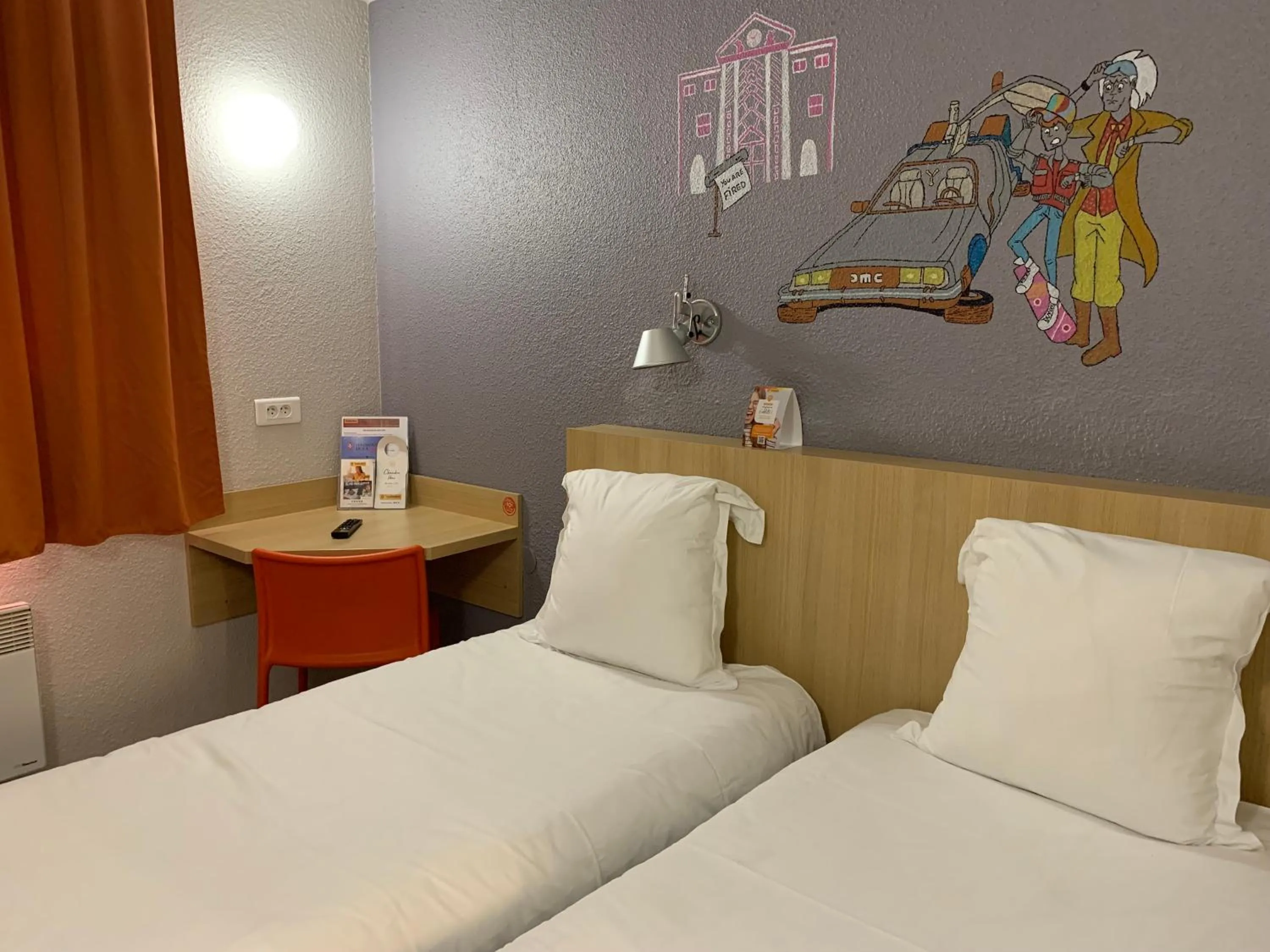 Photo of the whole room, Bed in initial by balladins Tours Sud