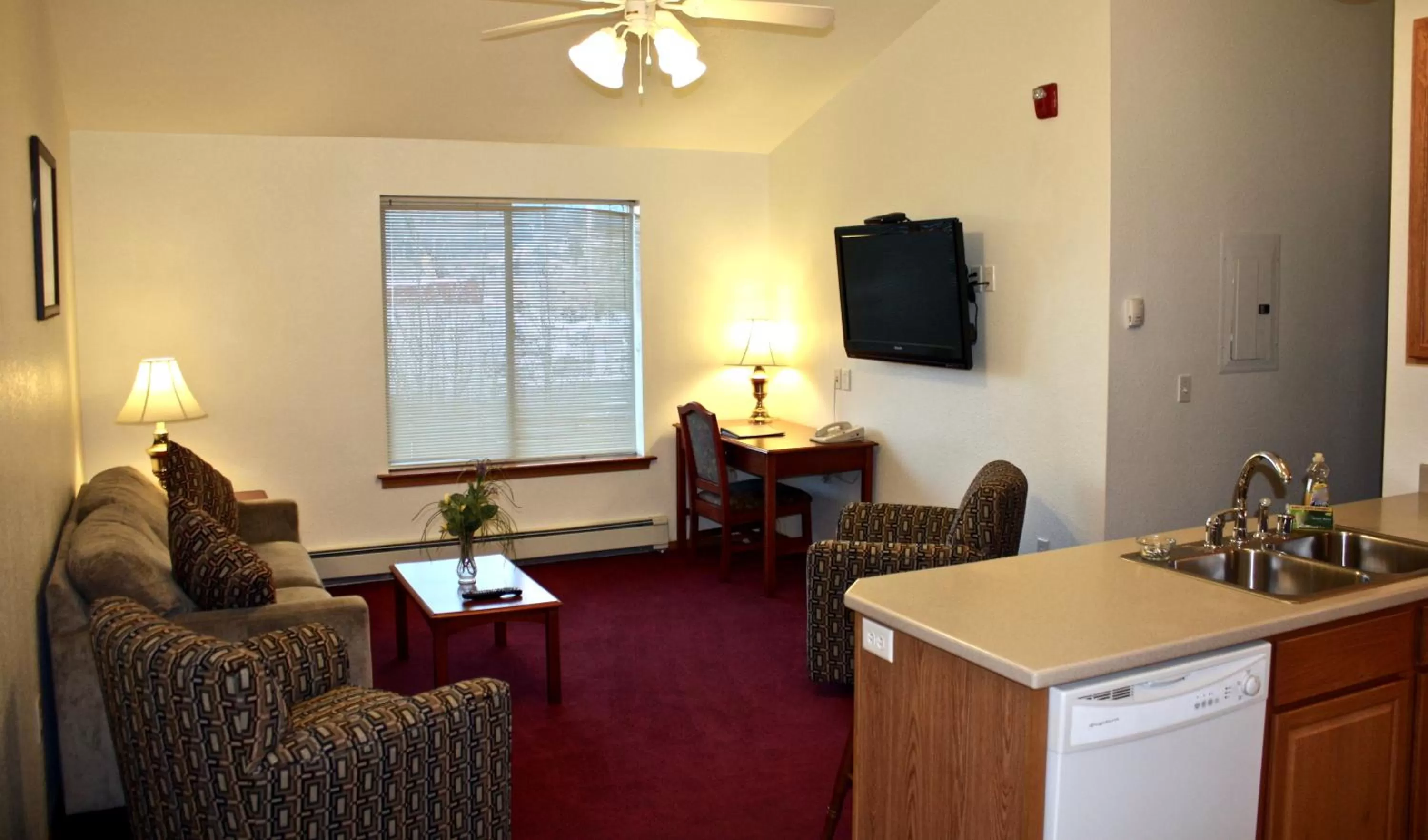 Living room in Juneau Hotel