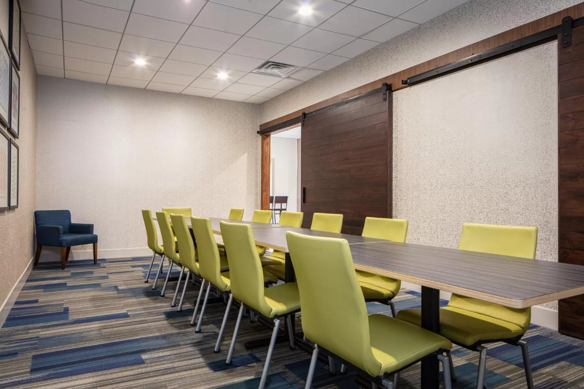 Meeting/conference room in Holiday Inn Express & Suites Newport News by IHG