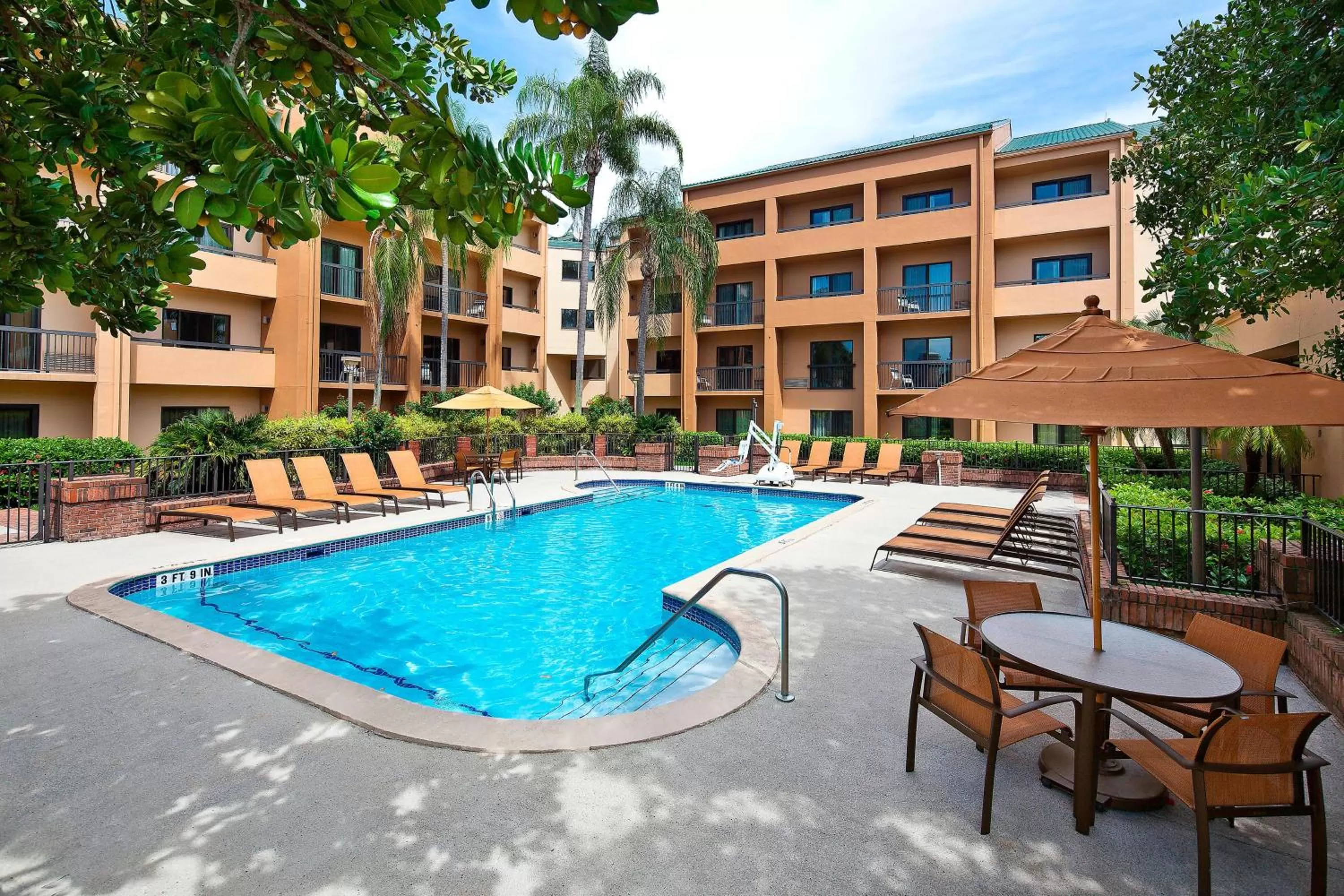 Courtyard Miami Airport West Doral