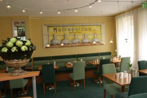 Restaurant/places to eat in Memphis Hotel