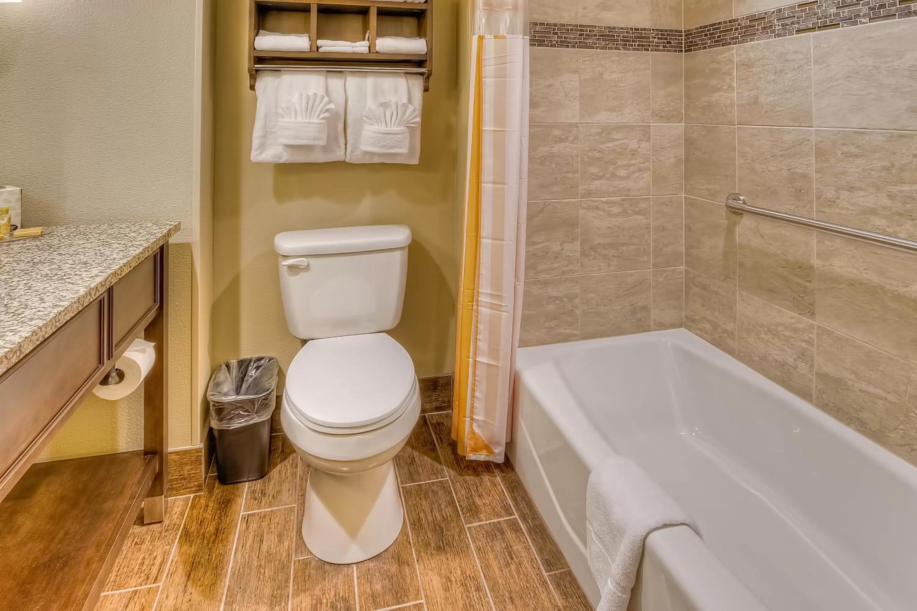 Bathroom in La Quinta by Wyndham Pigeon Forge