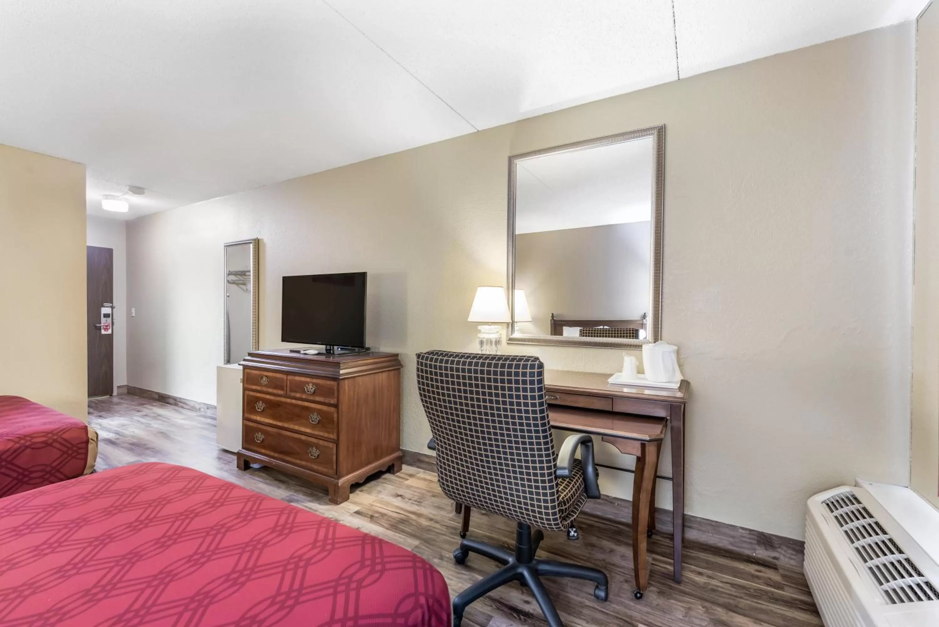 Bedroom in Econo Lodge Albert Lea