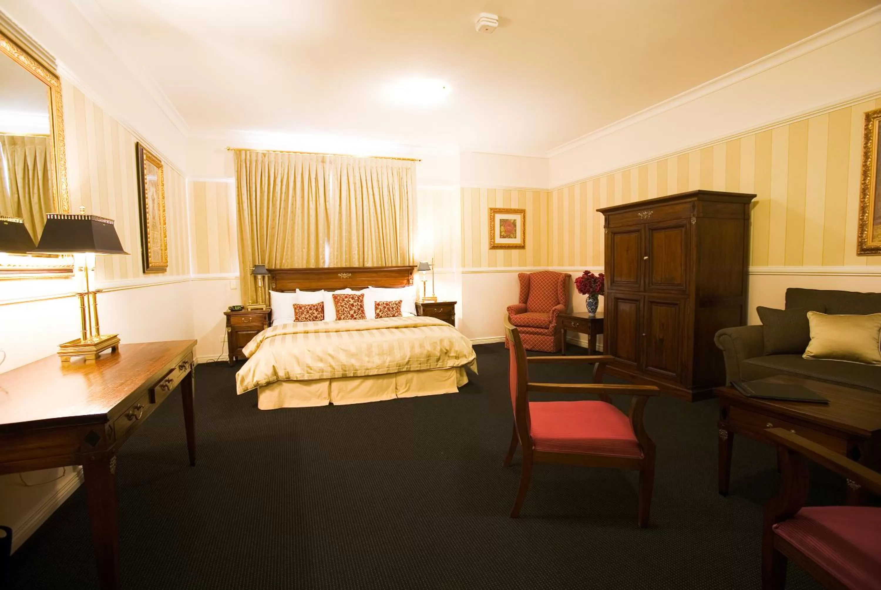 Living room, Bed in Redearth Boutique Hotel