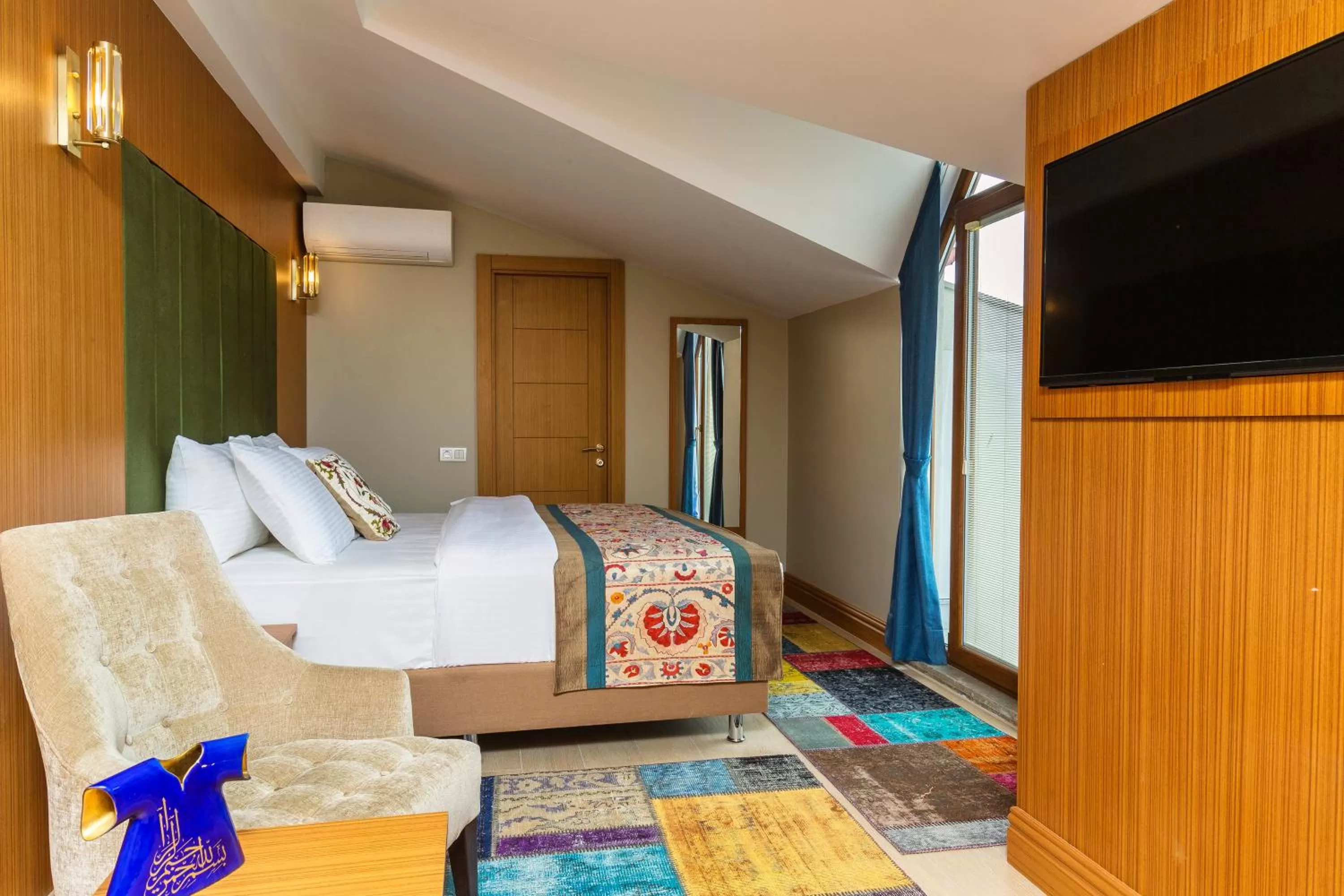 Photo of the whole room, Bed in Obelisk Hotel & Suites