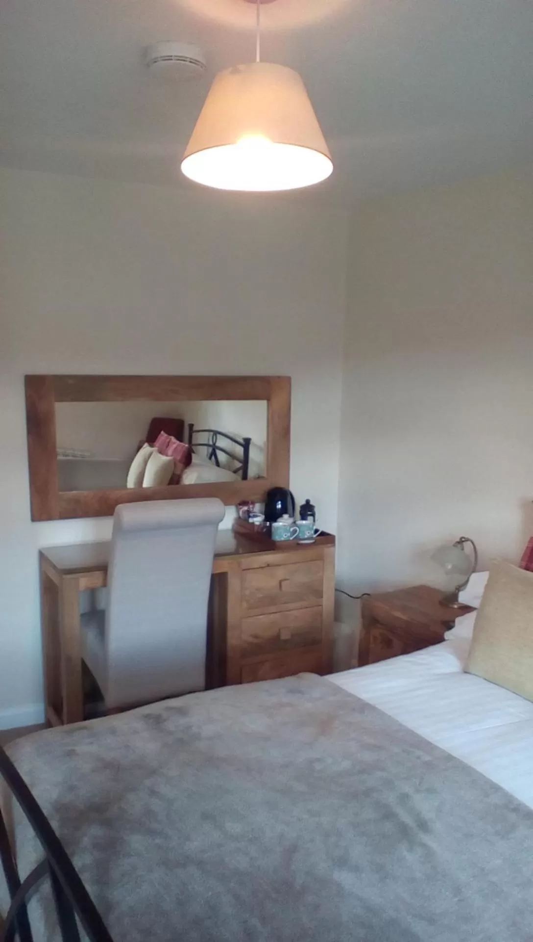 Bedroom, Bed in The Lincolnshire Poacher Inn