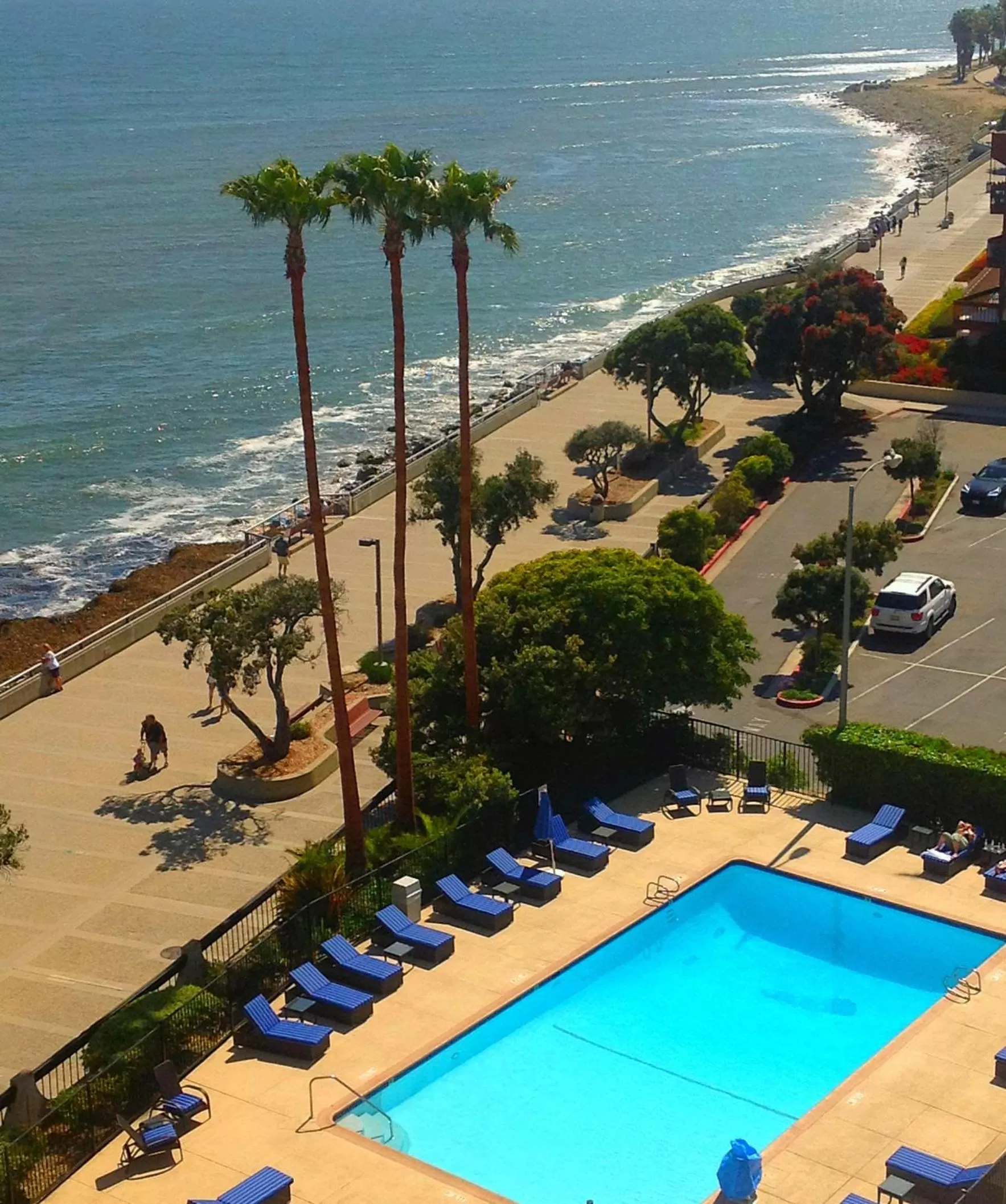 Swimming pool in Crowne Plaza Ventura Beach by IHG