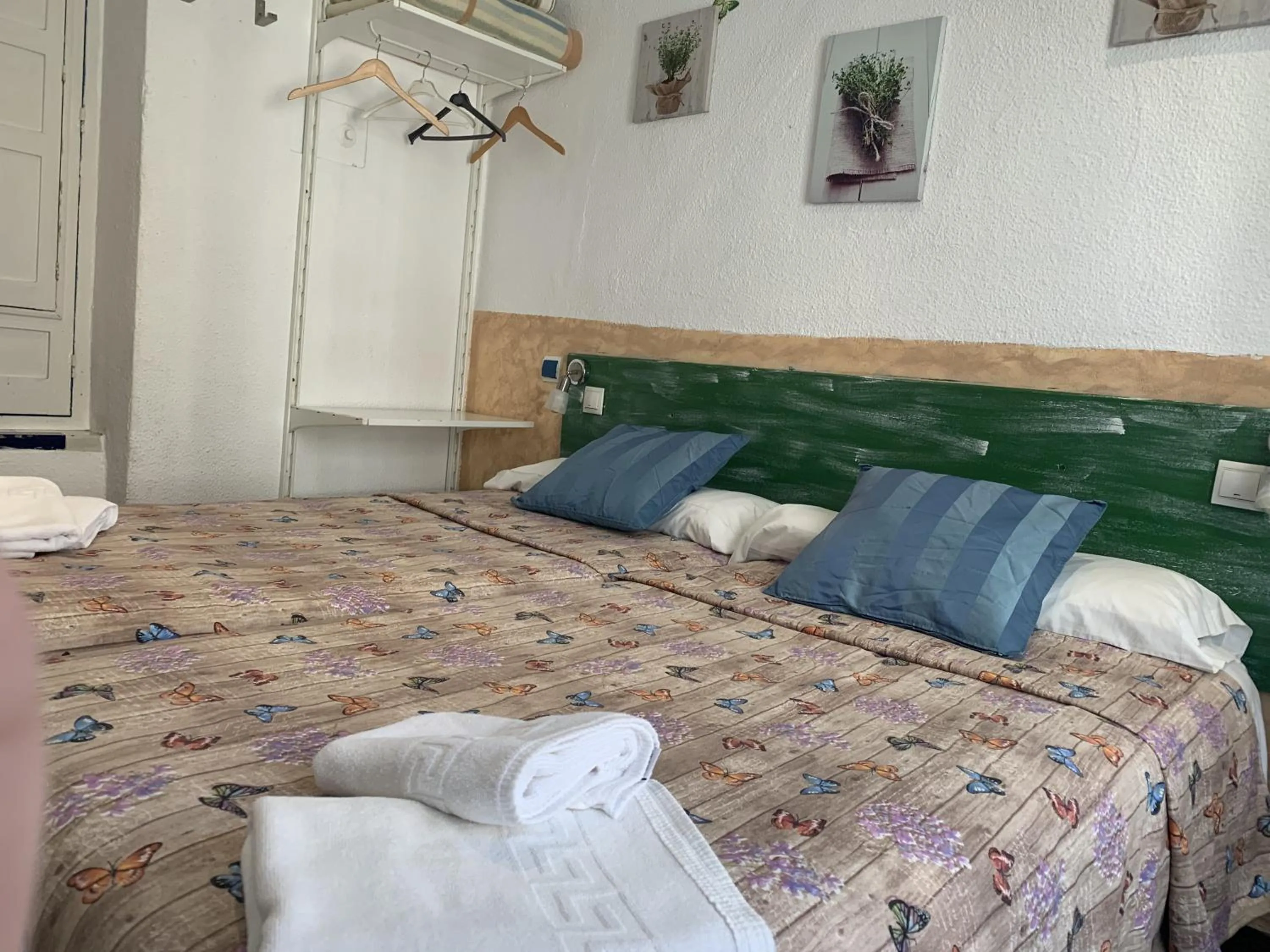 Bedroom, Bed in Giraldilla