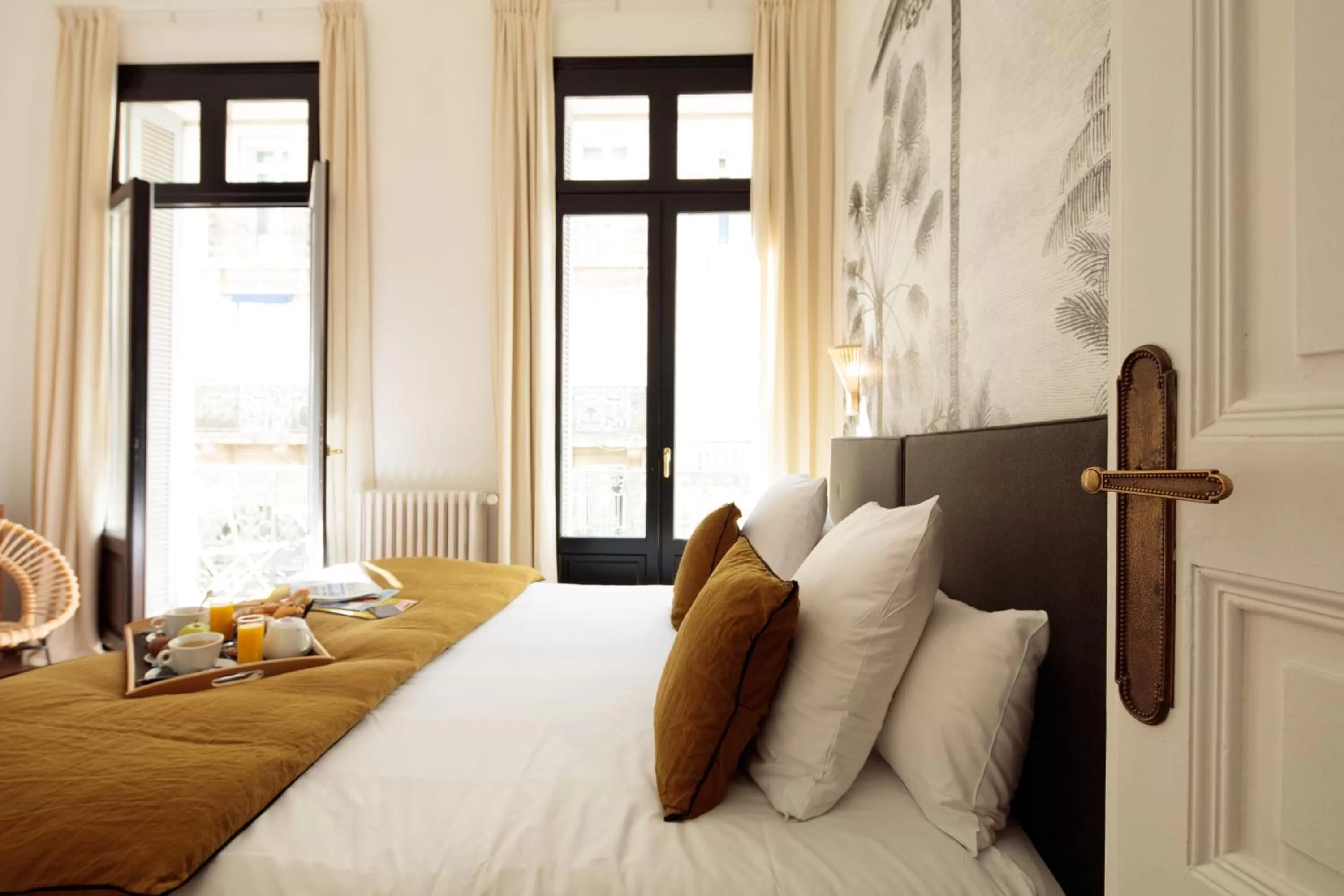 Decorative detail, Bed in Hôtel La Résidence