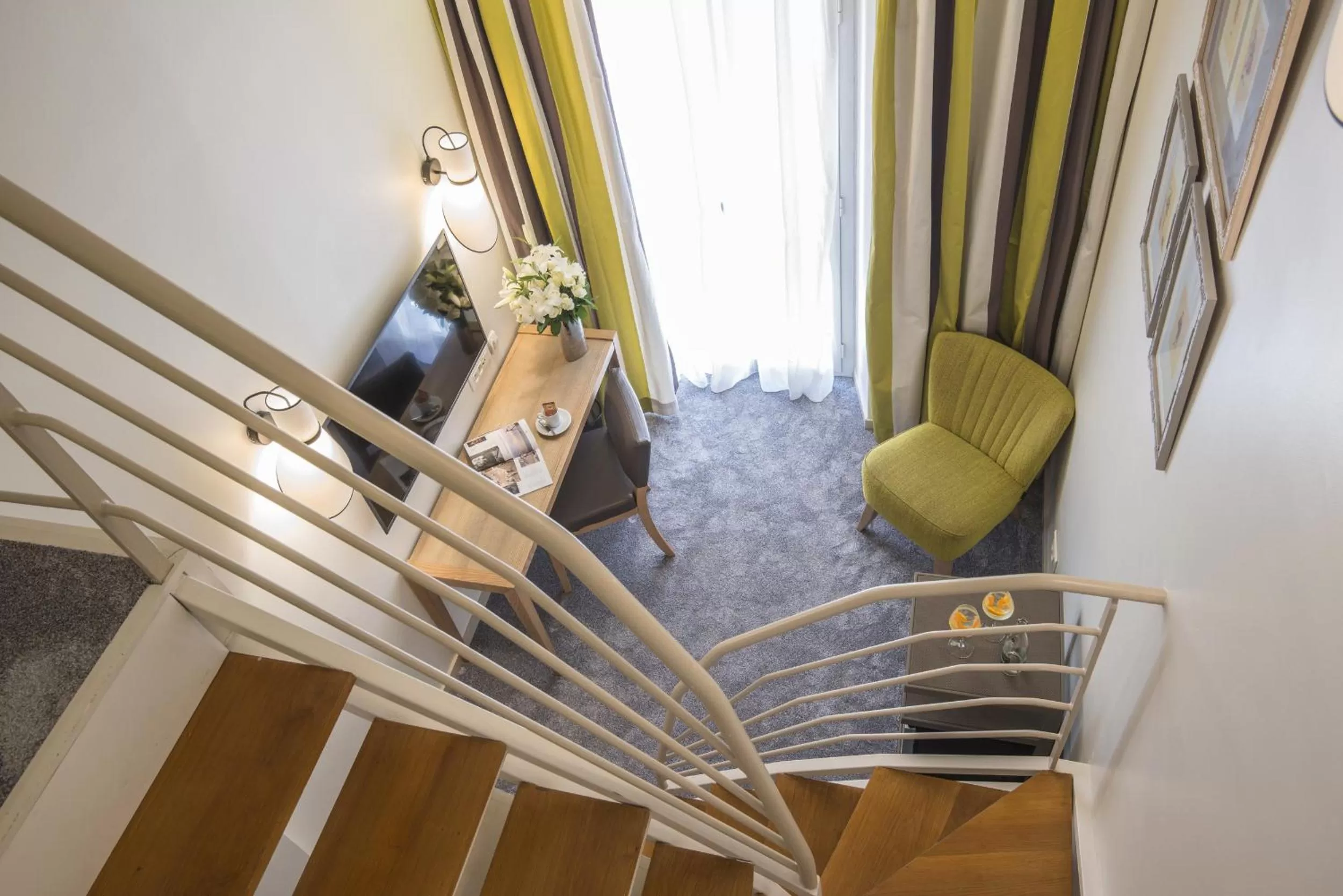 Photo of the whole room in Mercure Nice Marché Aux Fleurs