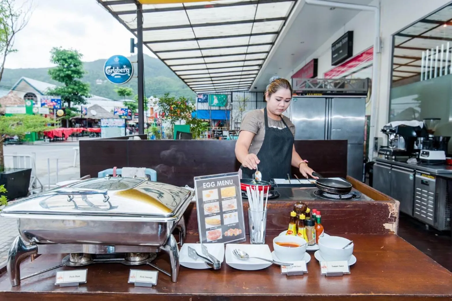 Restaurant/places to eat in ASHLEE Hub Hotel Patong