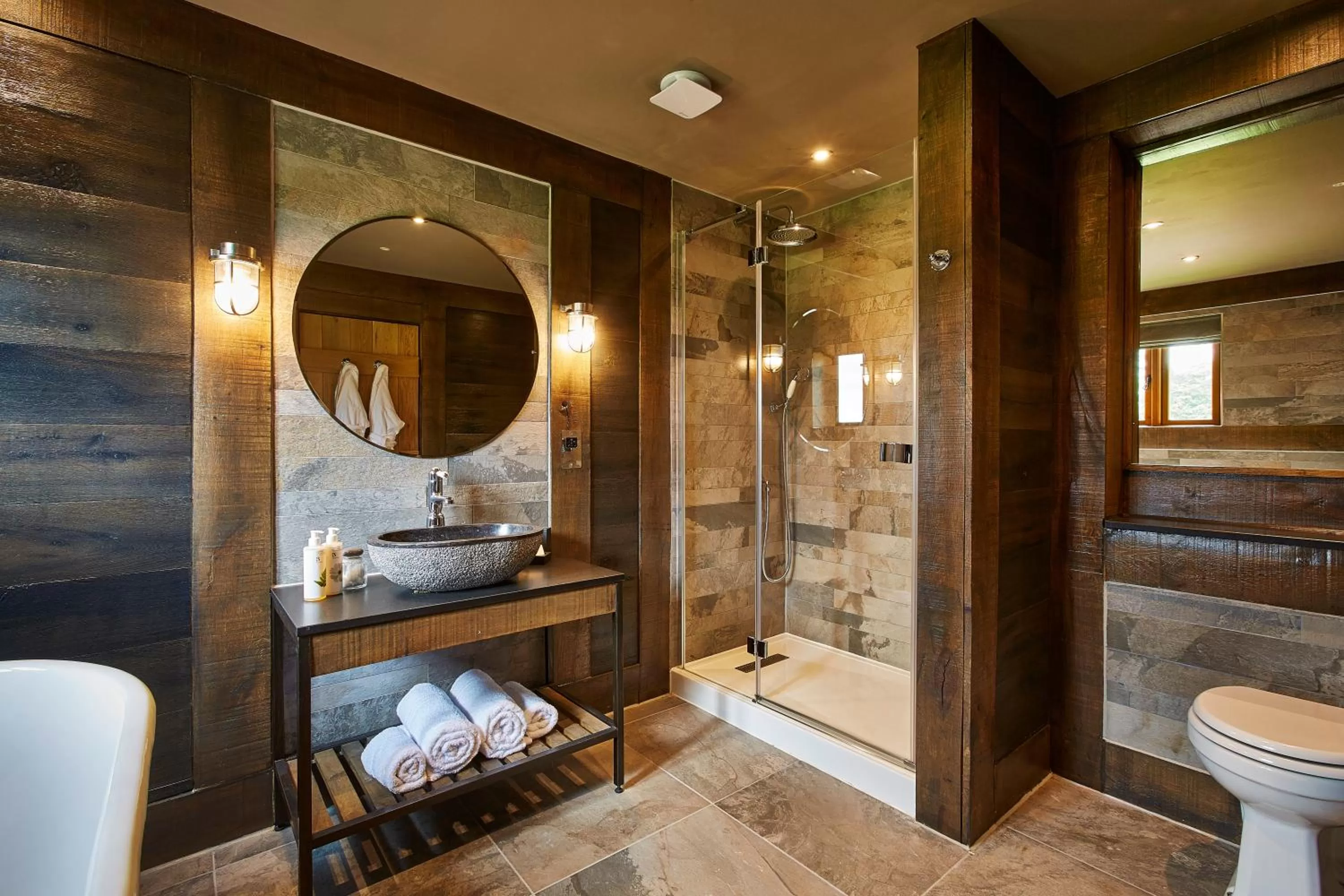 Shower in The Jack Russell