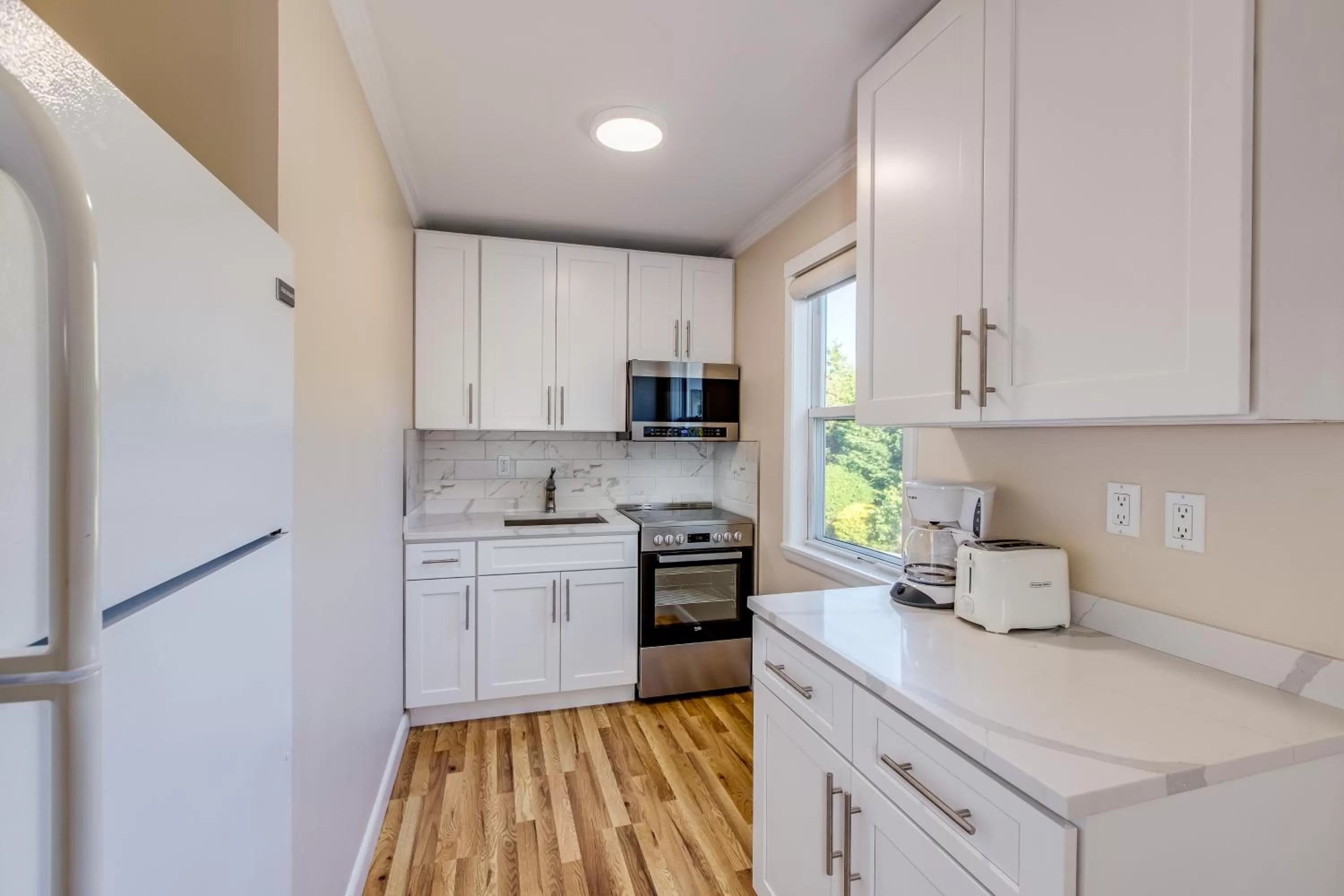 Kitchen/Kitchenette in Colonial Shores Resort