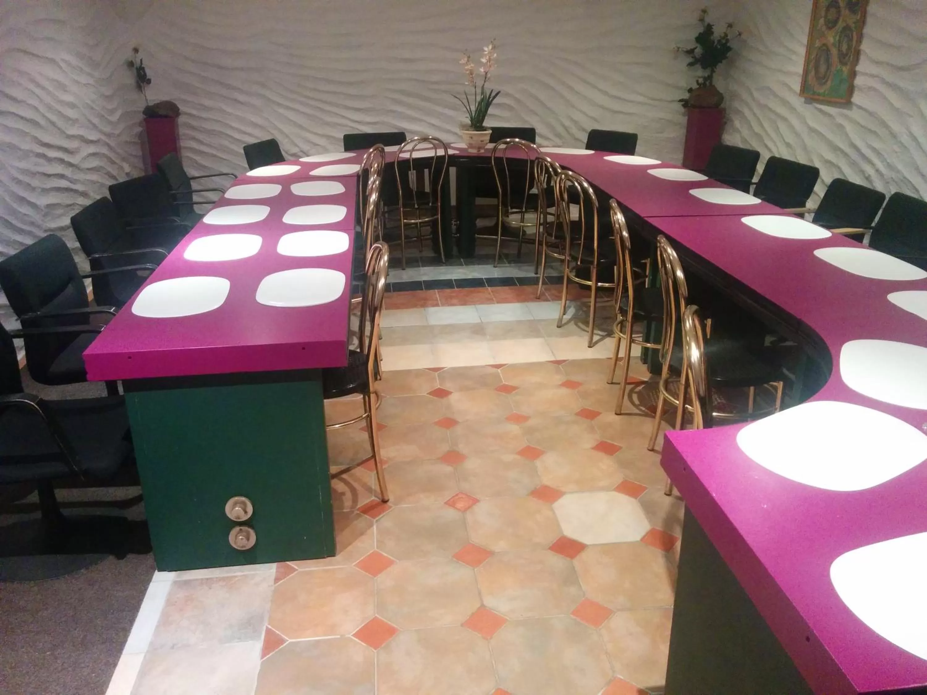 Restaurant/places to eat in Hotel Getliin