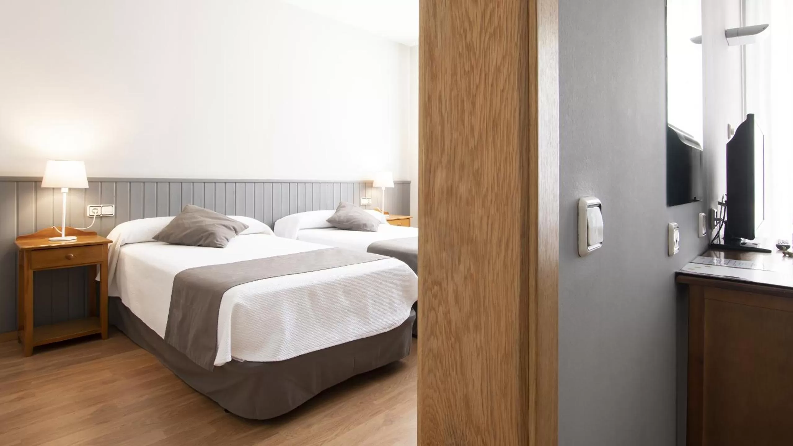 Bed in Hotel Isabel de Segura