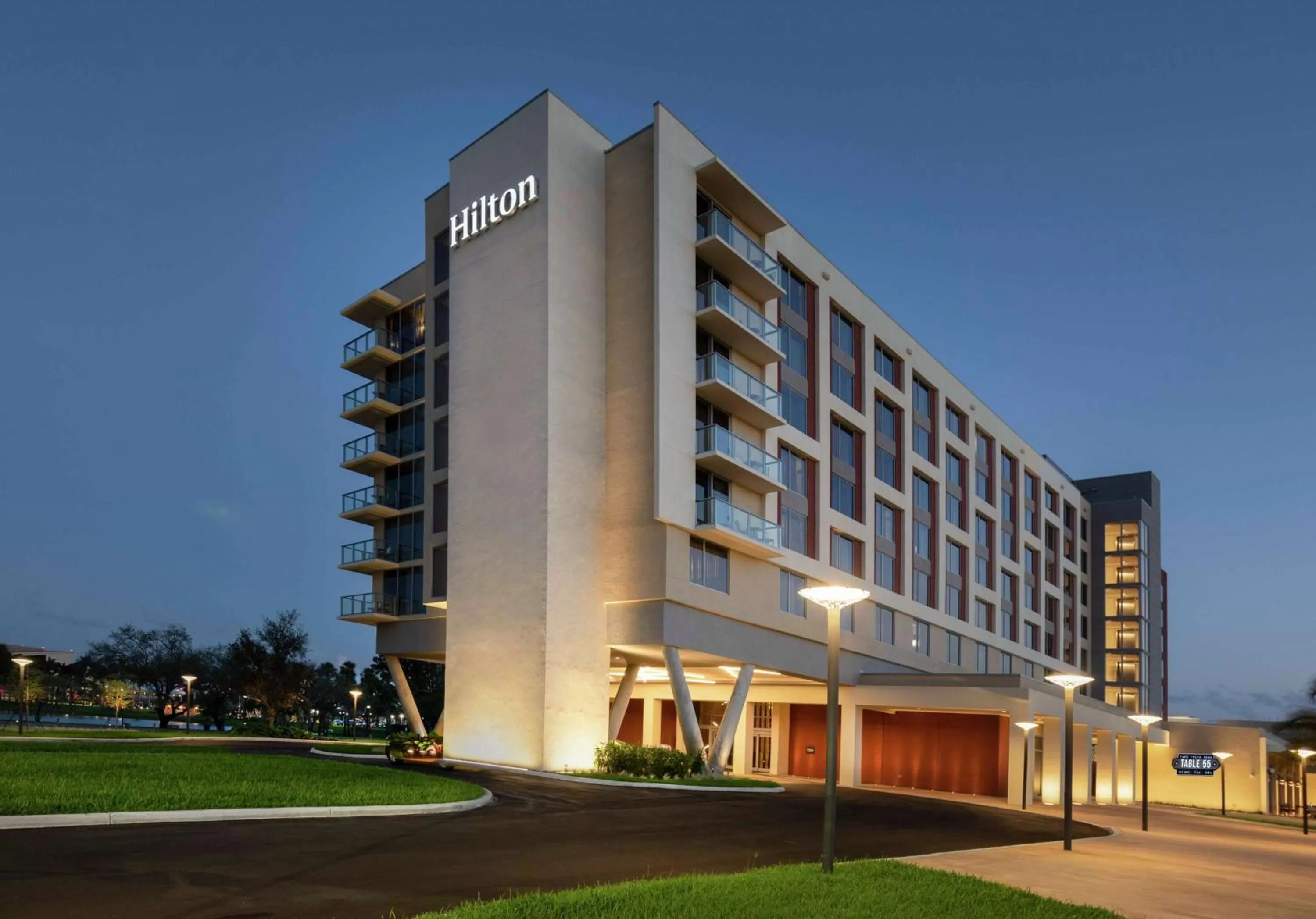Property building in Hilton Miami Dadeland