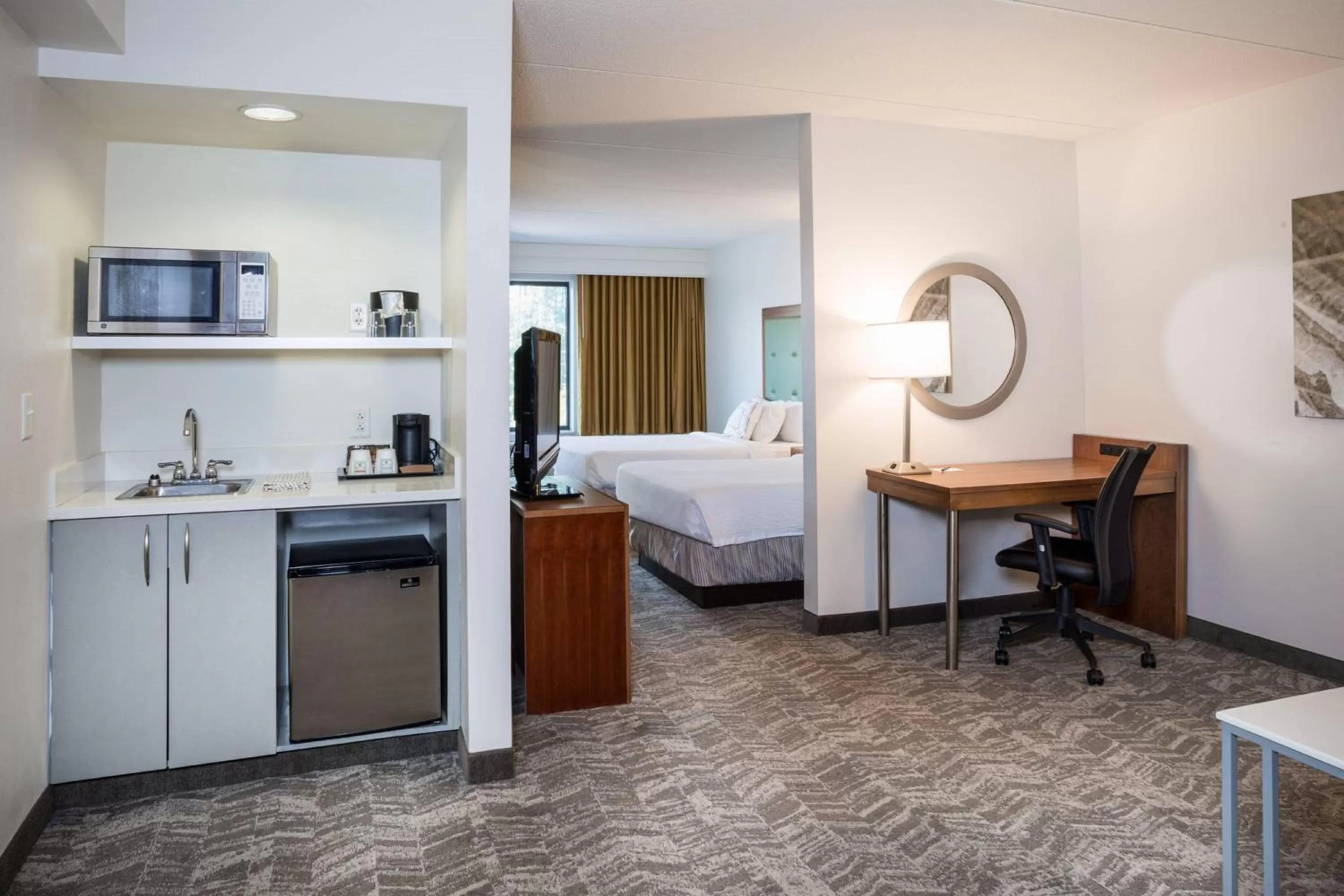 Bedroom, Bed in SpringHill Suites Hampton