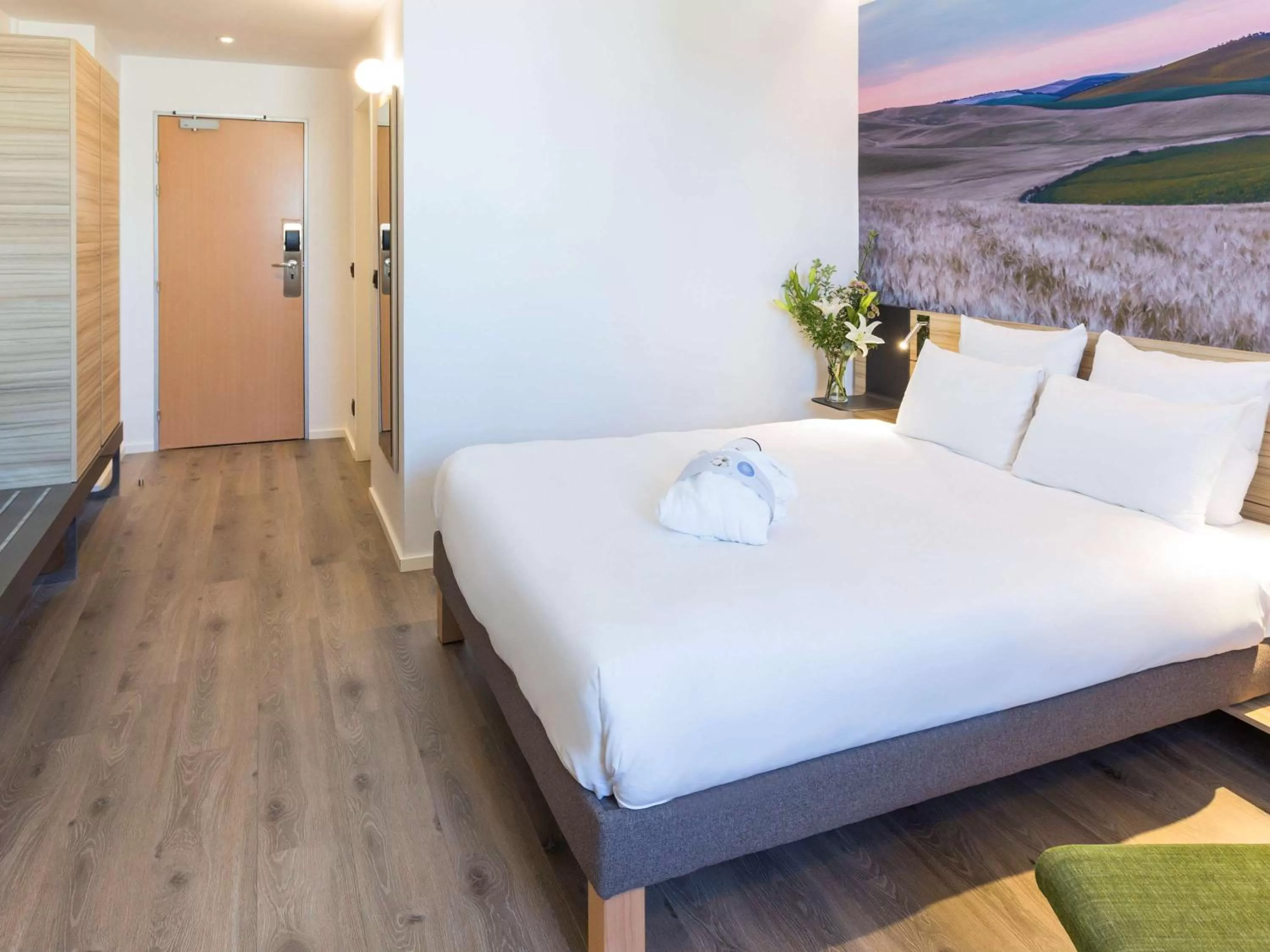 Photo of the whole room, Bed in Novotel Sevilla