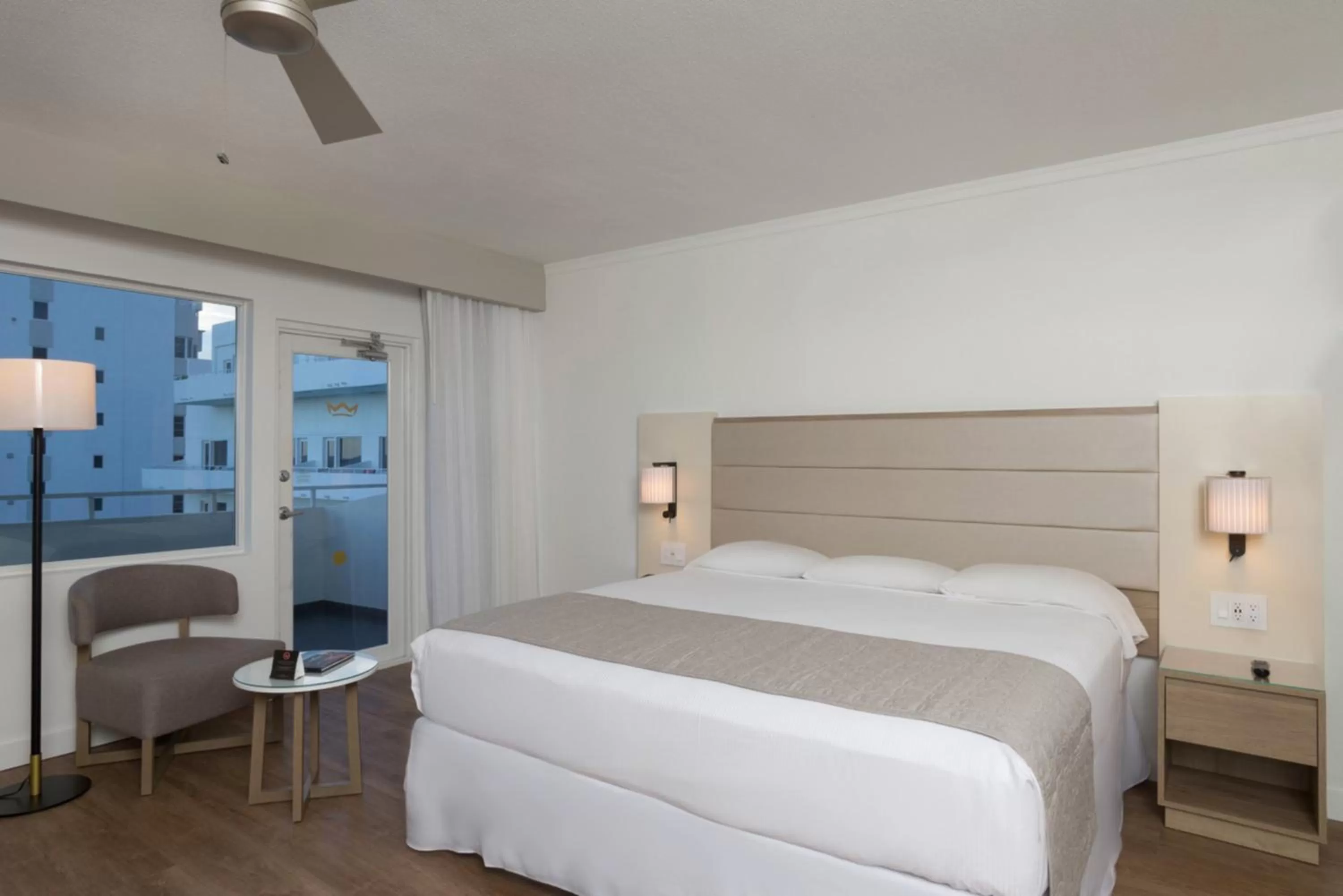 Photo of the whole room, Bed in Riu Plaza Miami Beach