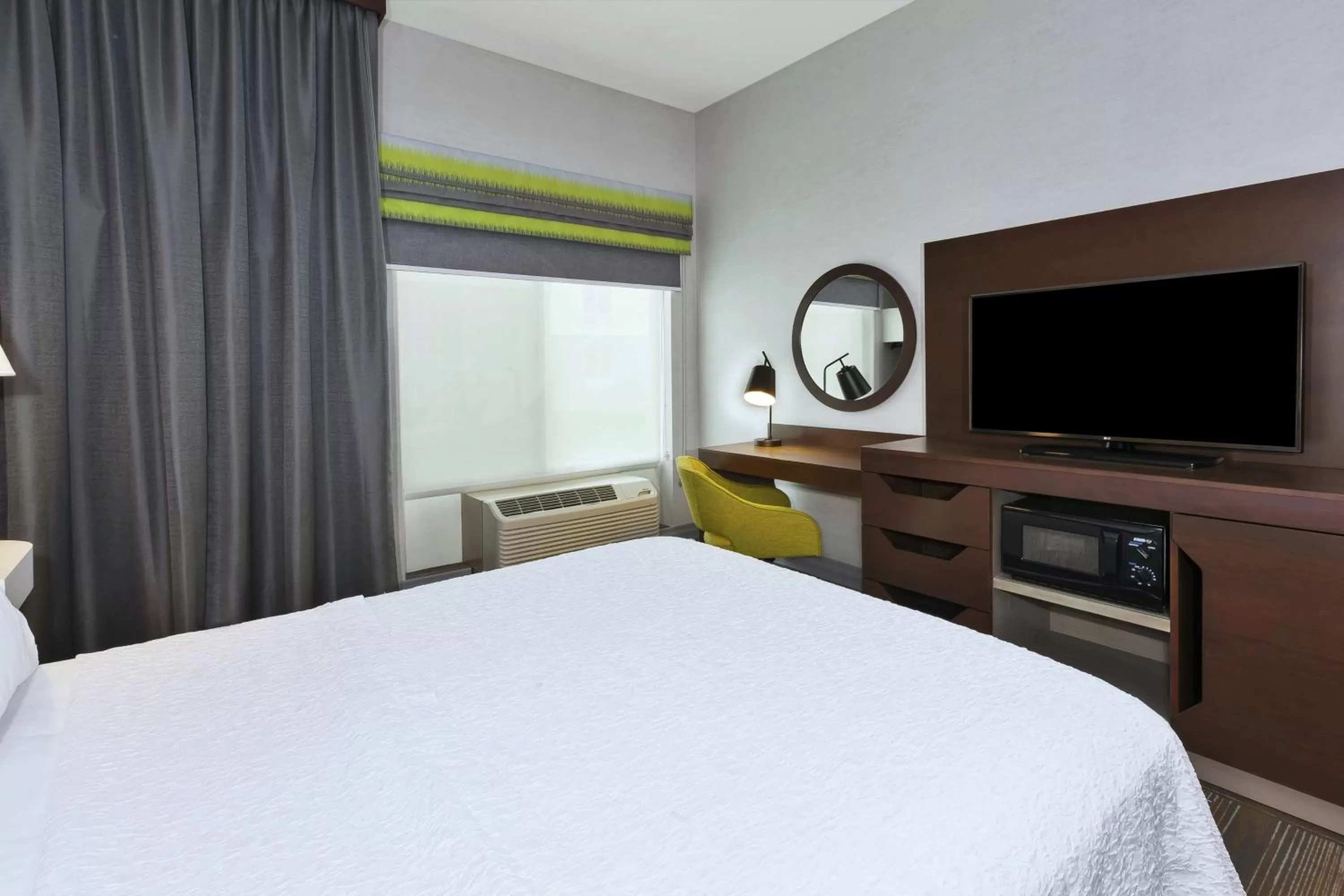 Bedroom, Bed in Hampton Inn Idaho Falls