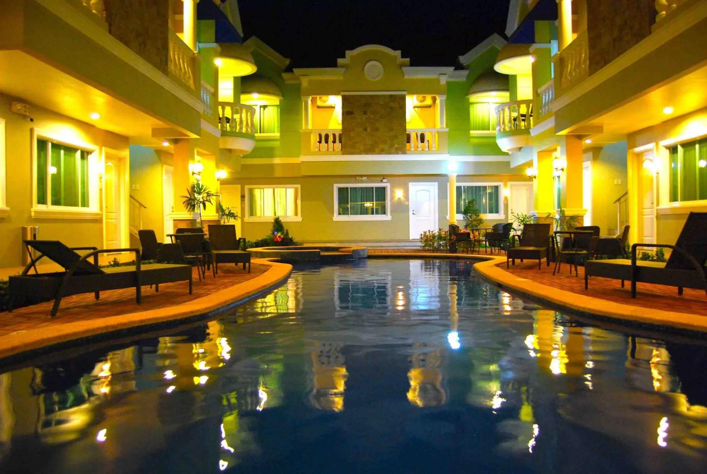 Swimming pool in Prism Hotel