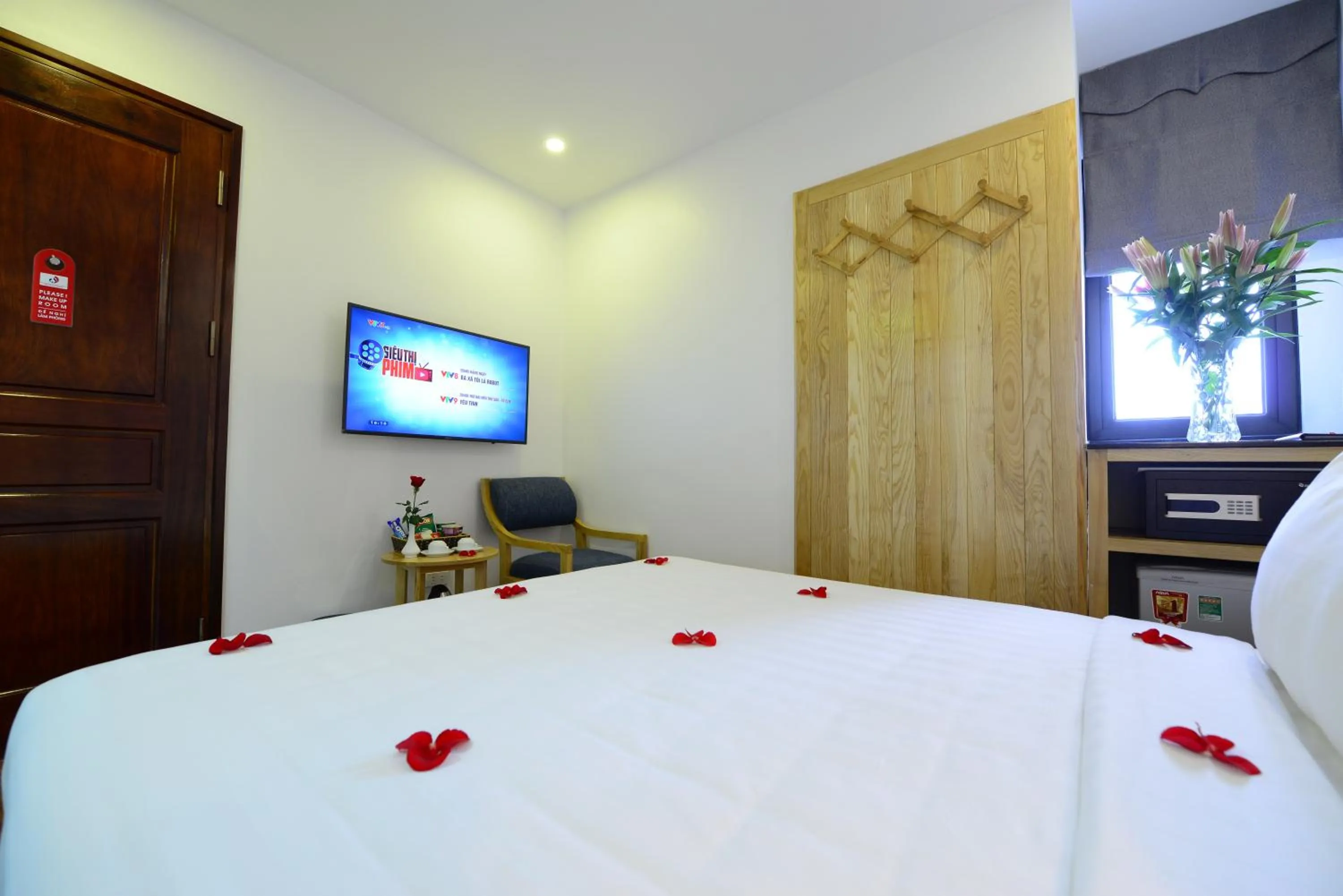 Bedroom, Bed in Blue Hanoi Inn Luxury Hotel