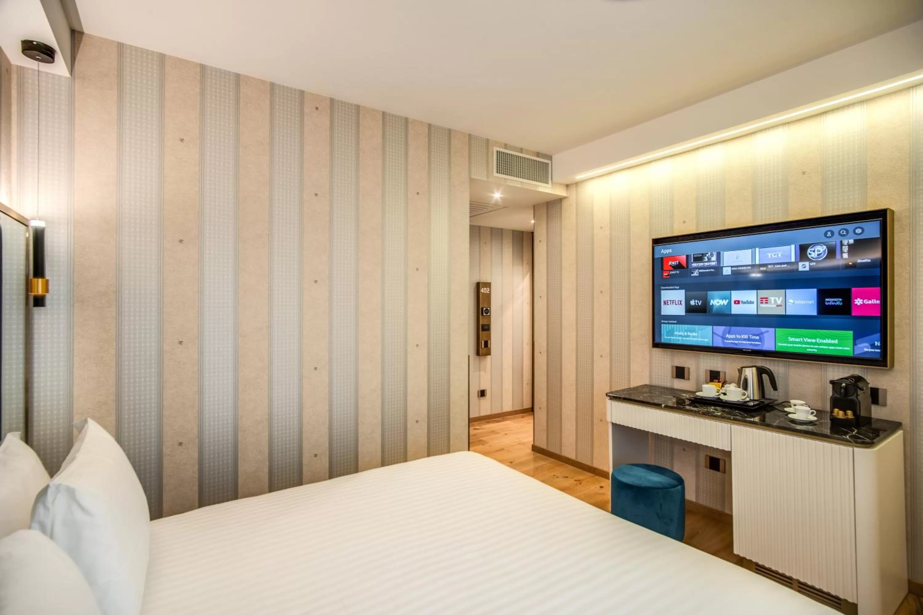 Bed in CC Palace Hotel