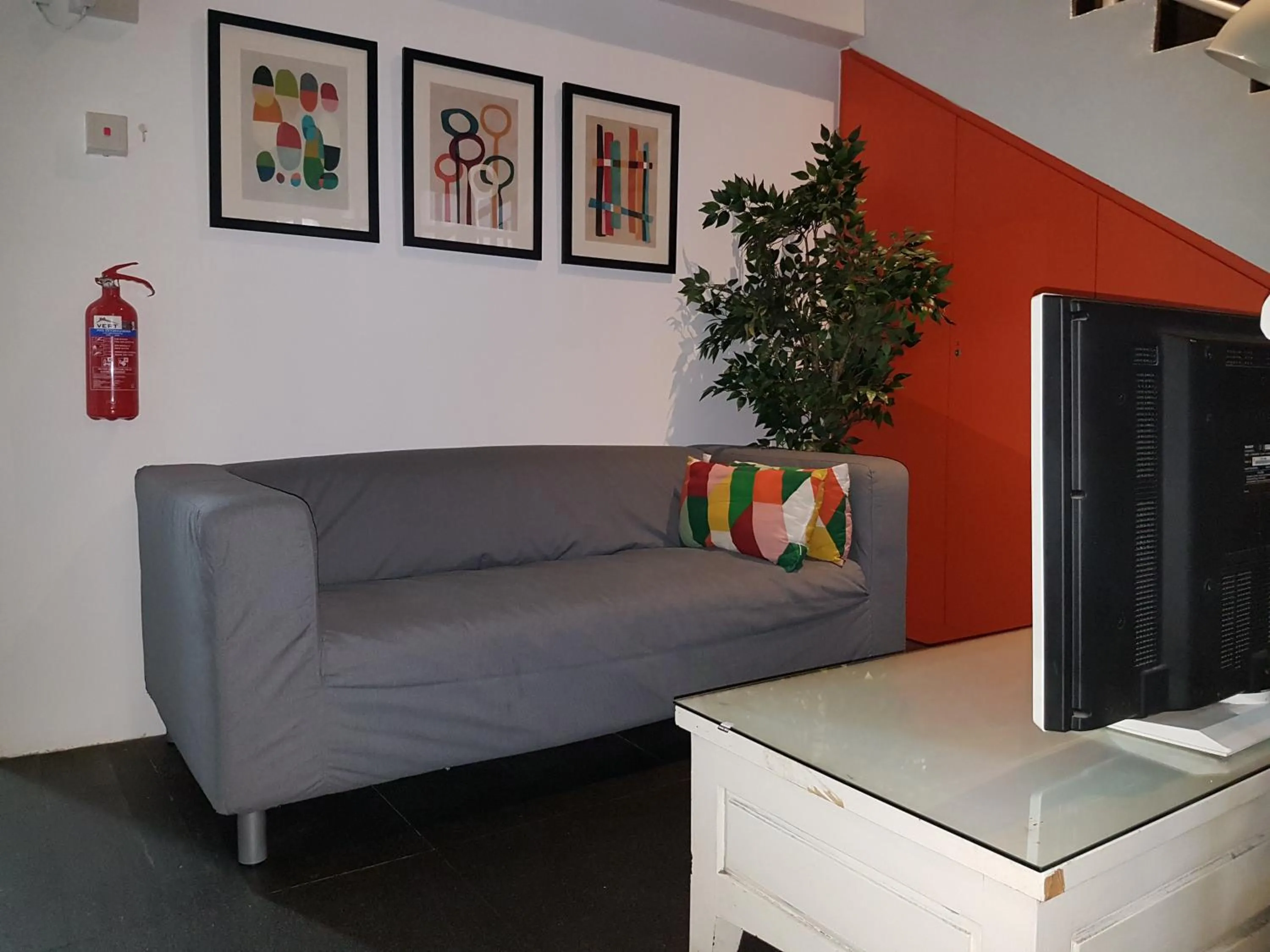 Seating area in Royal Lodge @ Pagoda Street