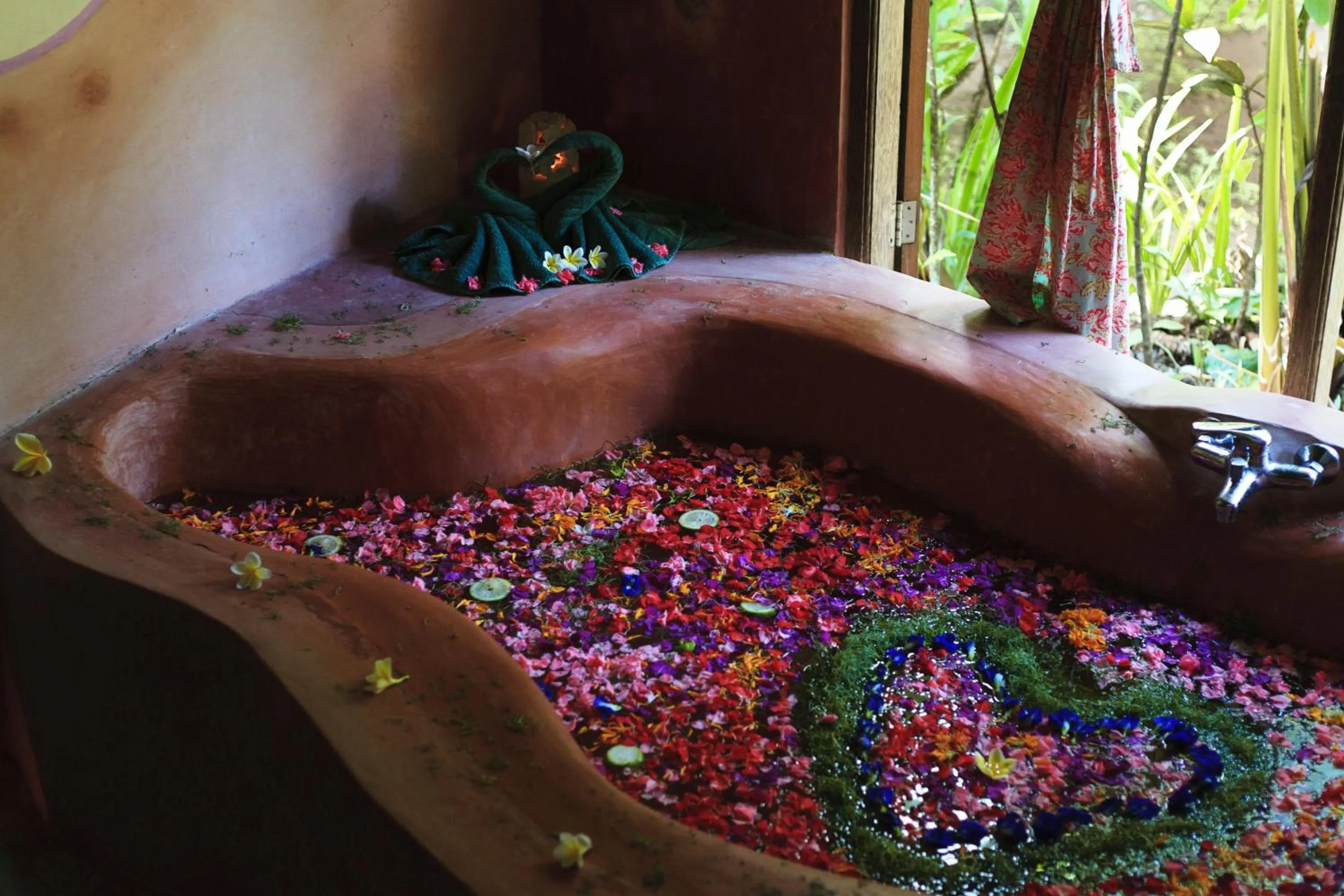 Hot Tub in Swasti Eco Cottages